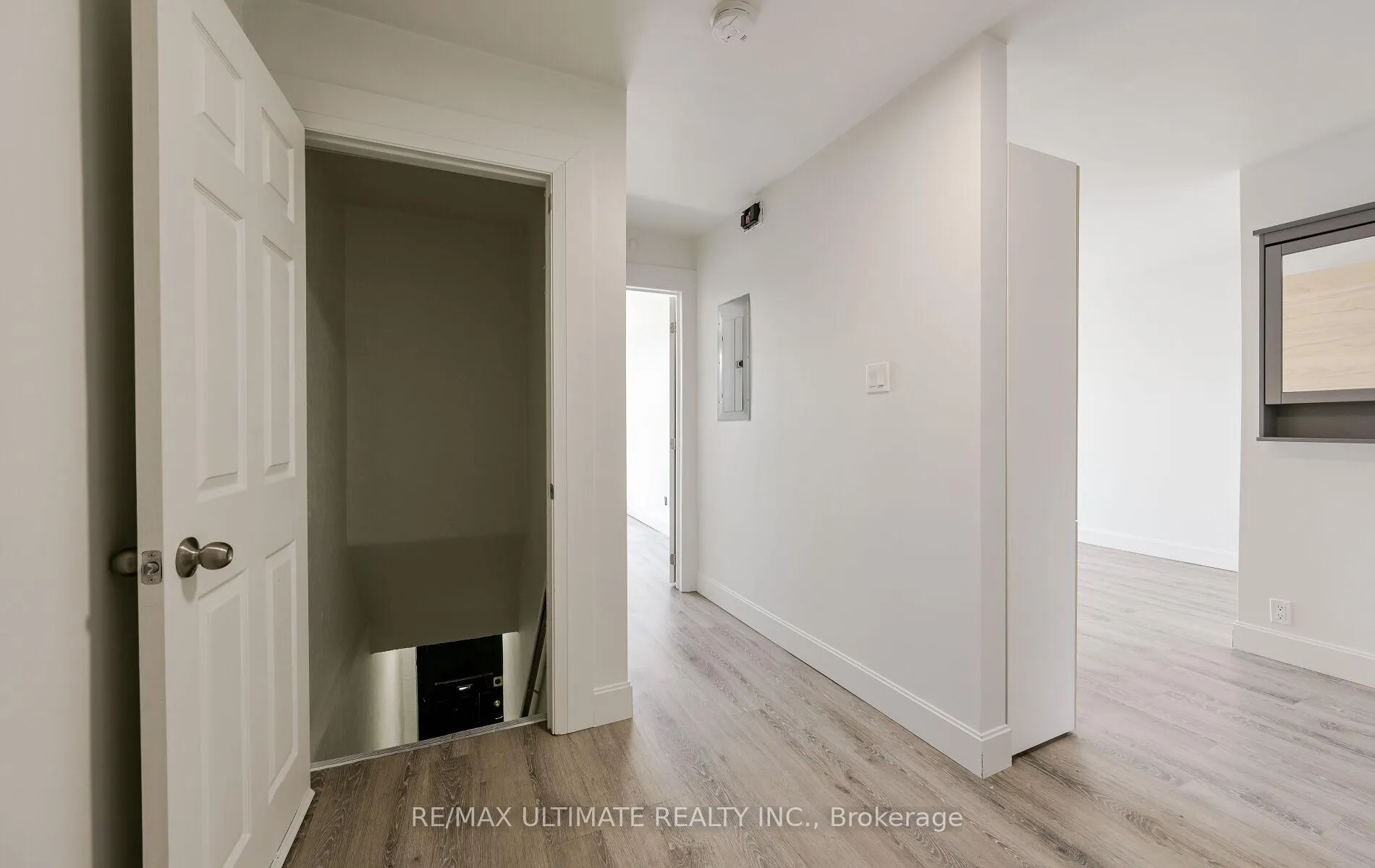 Photo 5 of 486A Cosburn Avenue, Toronto, East York — HOMEH