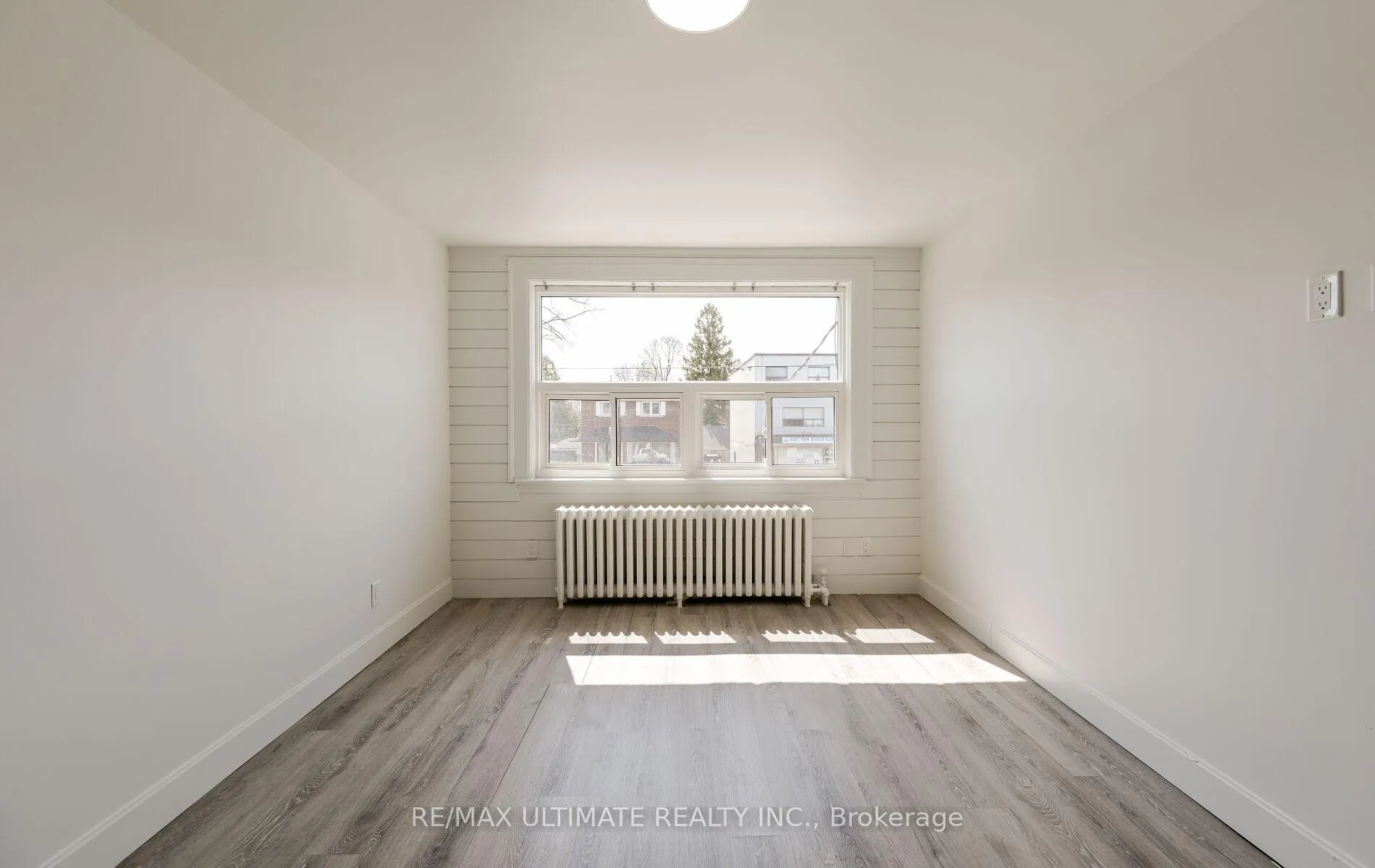 Photo 13 of 486A Cosburn Avenue, Toronto, East York — HOMEH