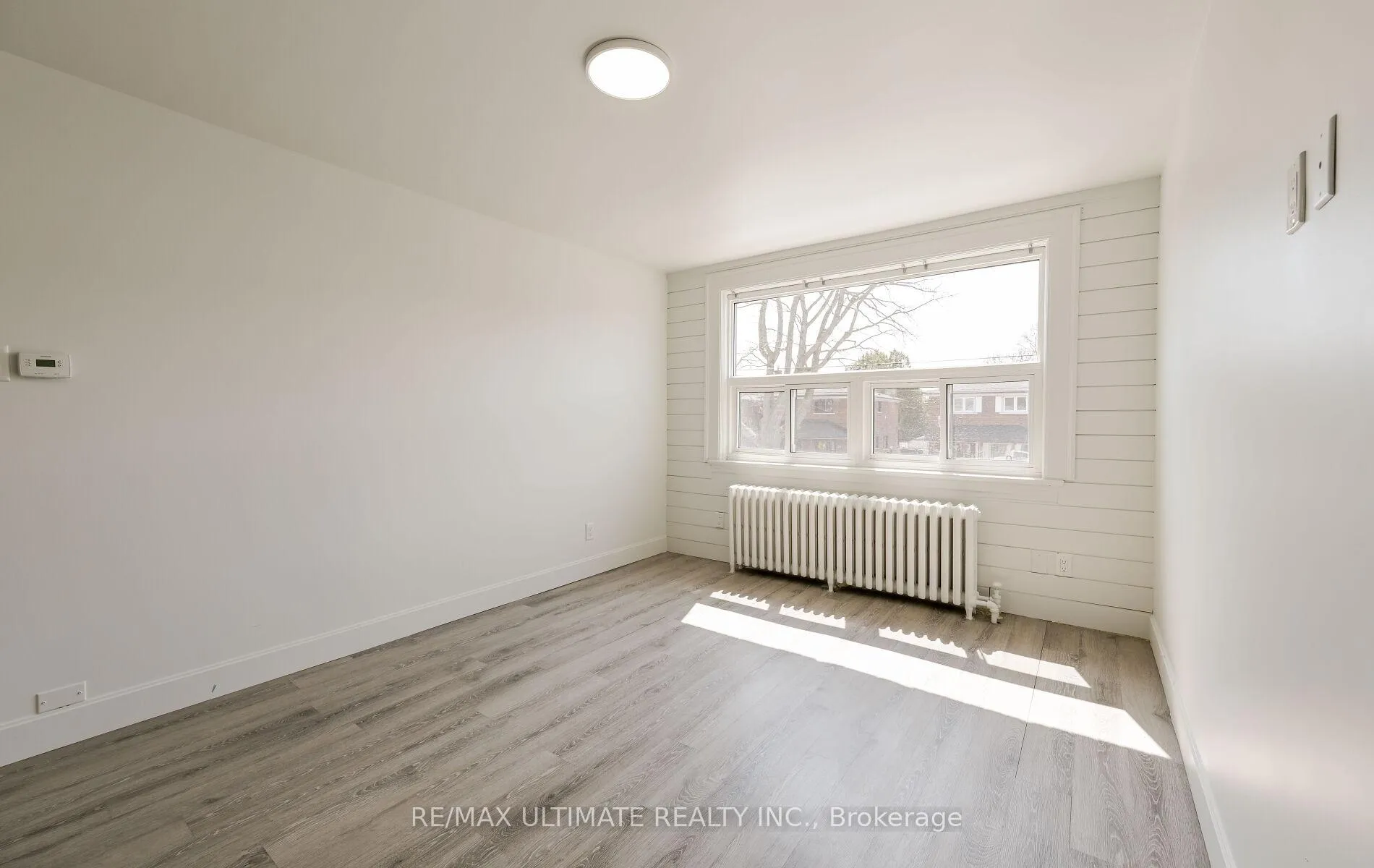 Photo 14 of 486A Cosburn Avenue, Toronto, East York — HOMEH