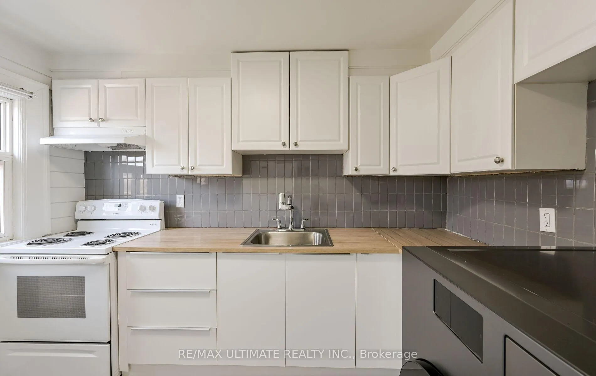 Photo 18 of 486A Cosburn Avenue, Toronto, East York — HOMEH