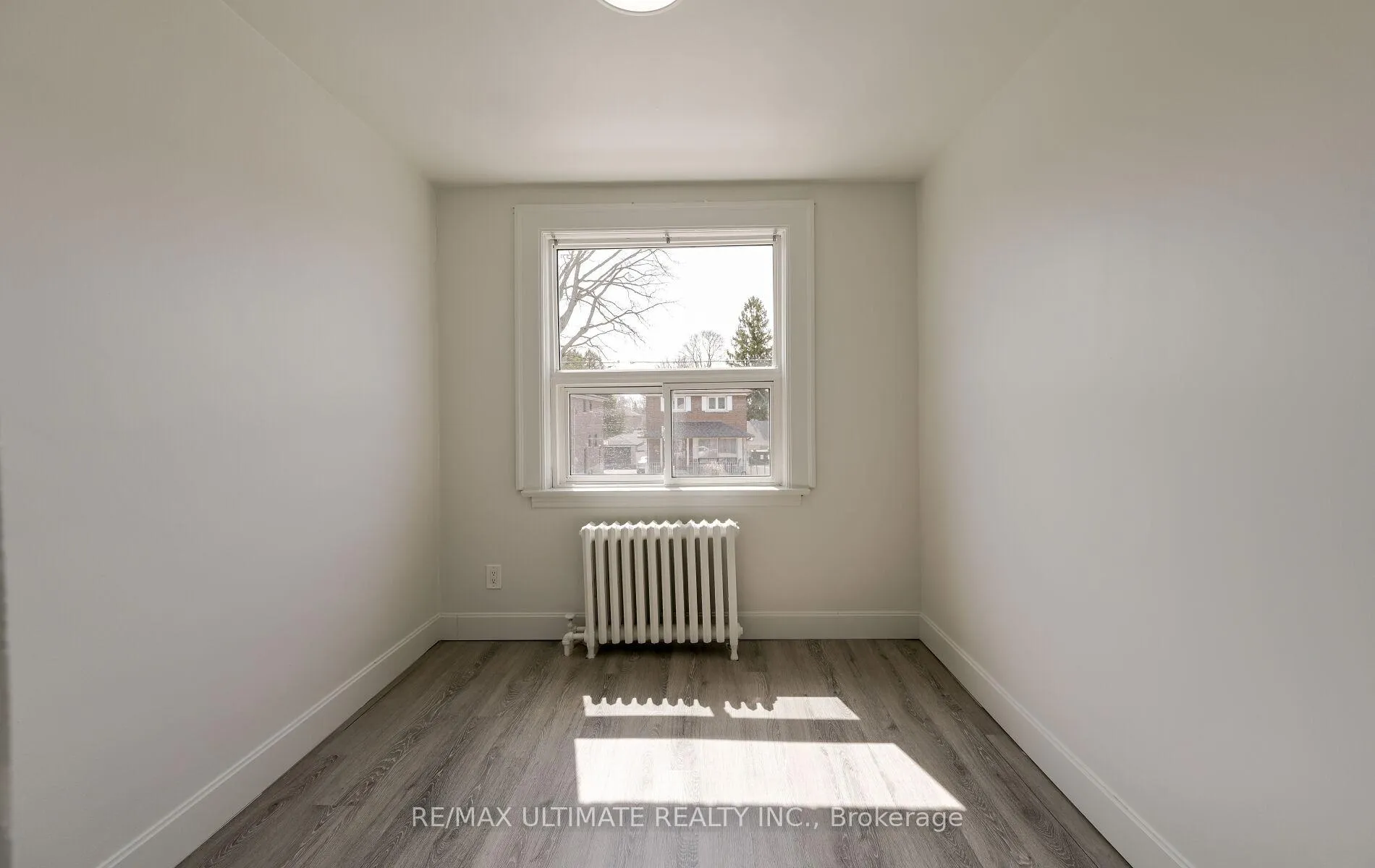 Photo 23 of 486A Cosburn Avenue, Toronto, East York — HOMEH