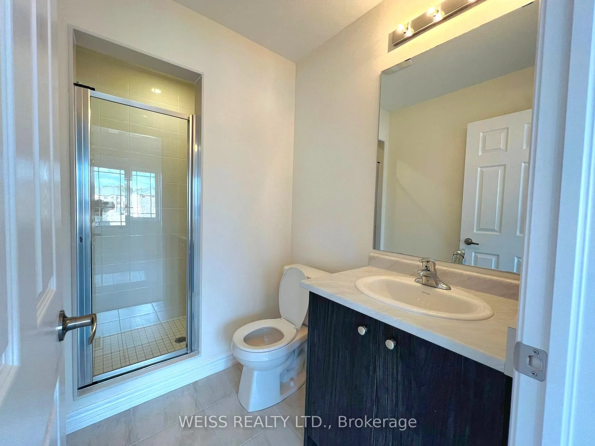Photo 6 of 913 Crowsnest Hollow, Pickering, Rural Pickering — HOMEH