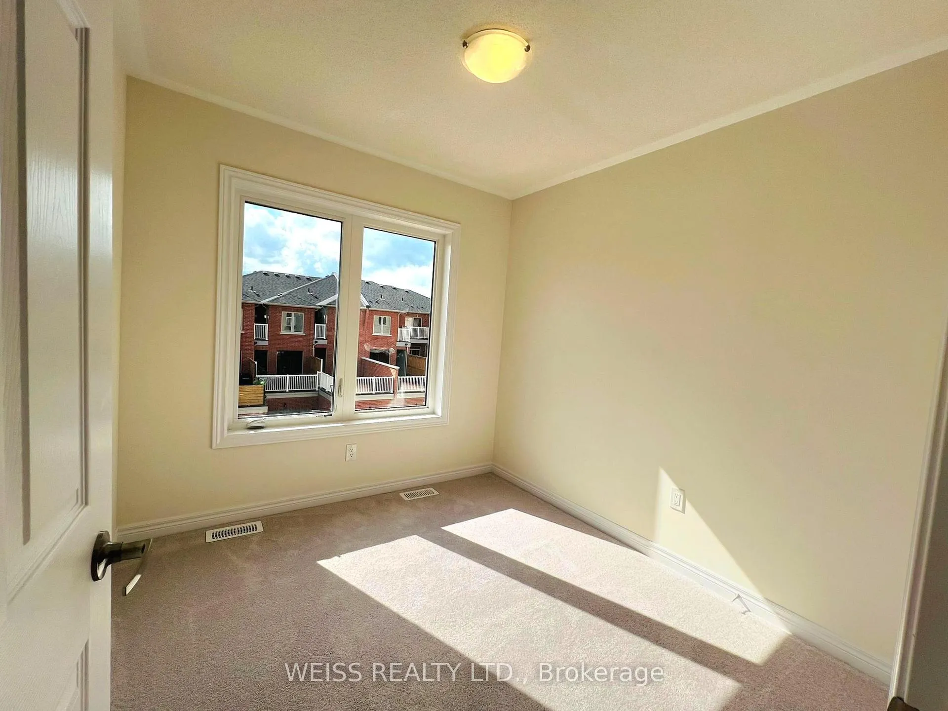 Photo 14 of 913 Crowsnest Hollow, Pickering, Rural Pickering — HOMEH