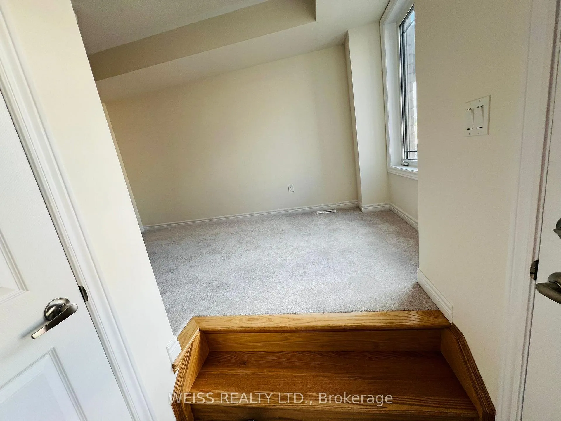 Photo 18 of 913 Crowsnest Hollow, Pickering, Rural Pickering — HOMEH