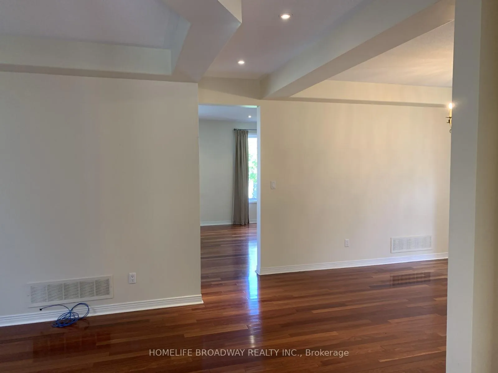 Photo 2 of 10 Bridlefield Lane, Markham, Berczy — HOMEH