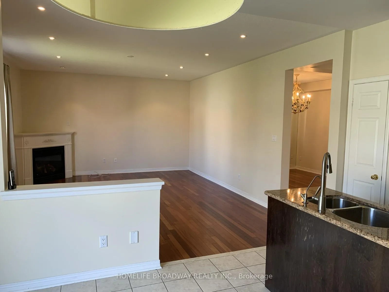 Photo 7 of 10 Bridlefield Lane, Markham, Berczy — HOMEH