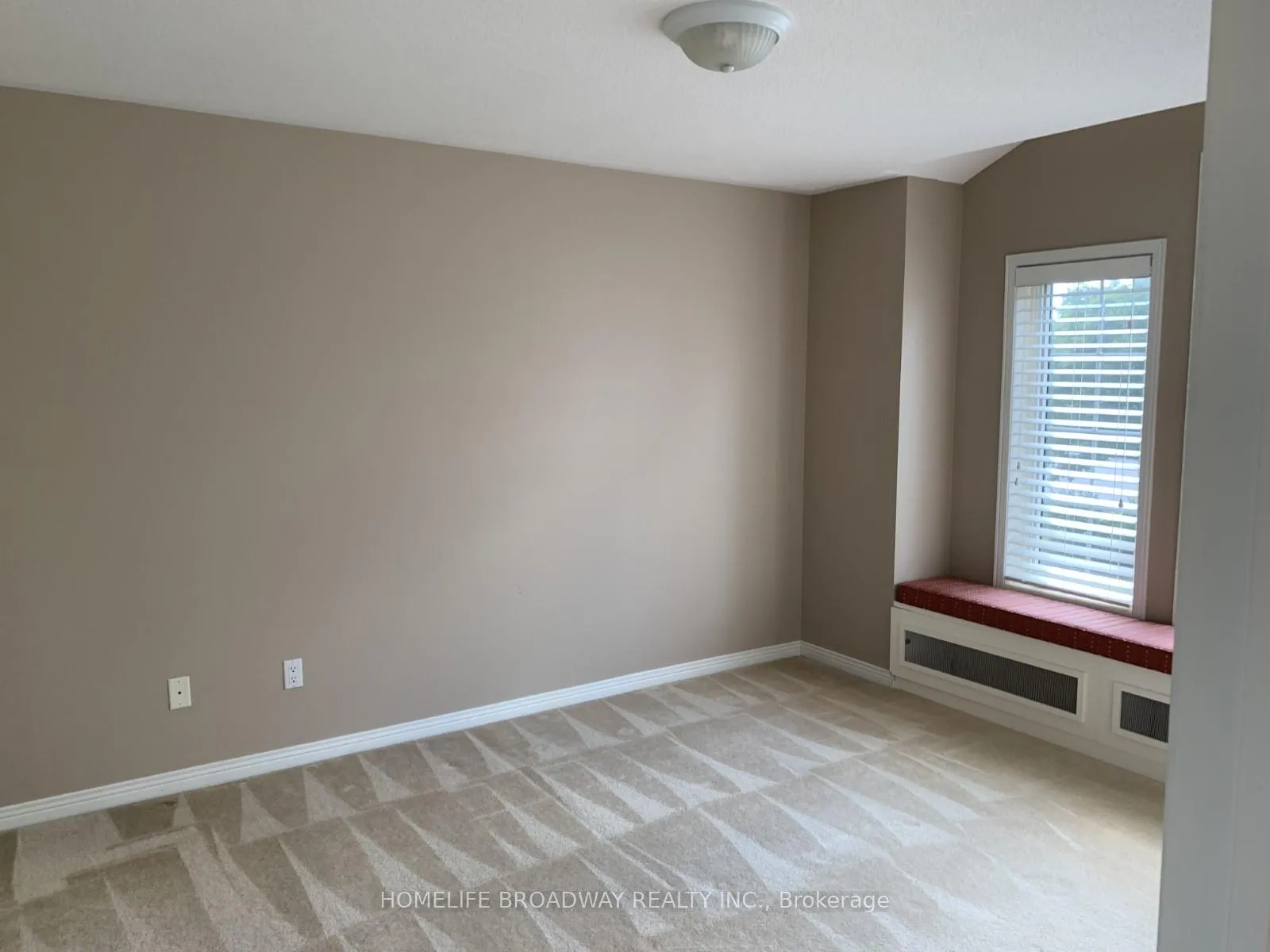 Photo 9 of 10 Bridlefield Lane, Markham, Berczy — HOMEH