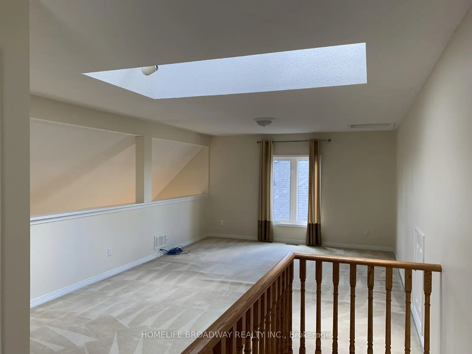 Photo 13 of 10 Bridlefield Lane, Markham, Berczy — HOMEH