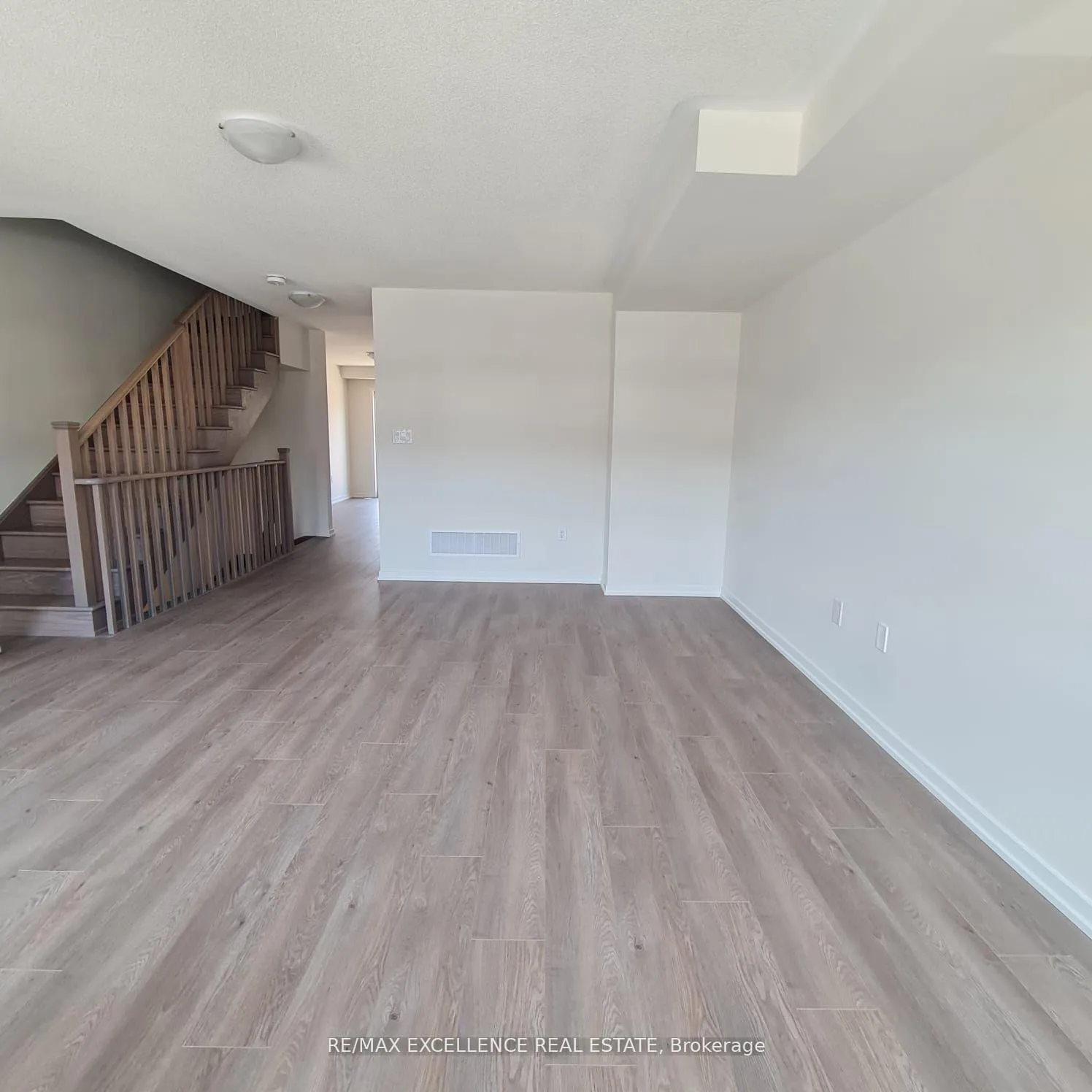 Photo 6 of 1358 Bradenton Path, Oshawa, Eastdale — HOMEH