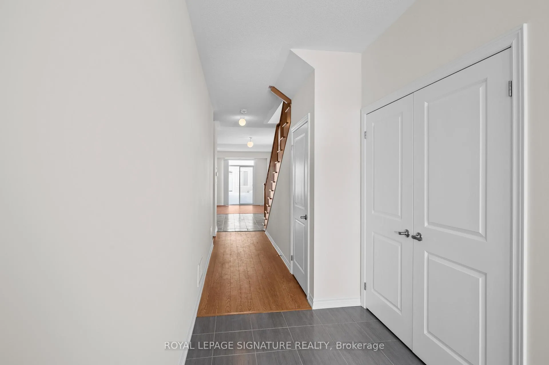 Photo 5 of 16 Hylton Drive, Barrie, Rural Barrie Southeast — HOMEH
