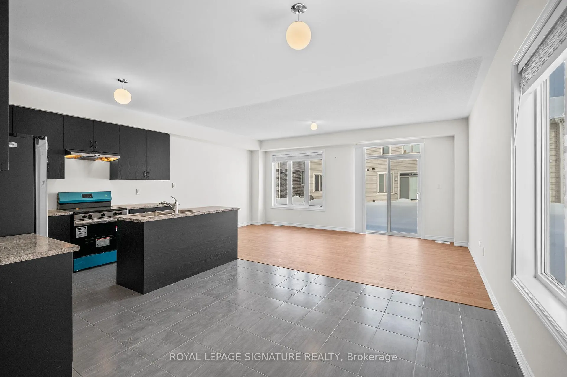 Photo 6 of 16 Hylton Drive, Barrie, Rural Barrie Southeast — HOMEH
