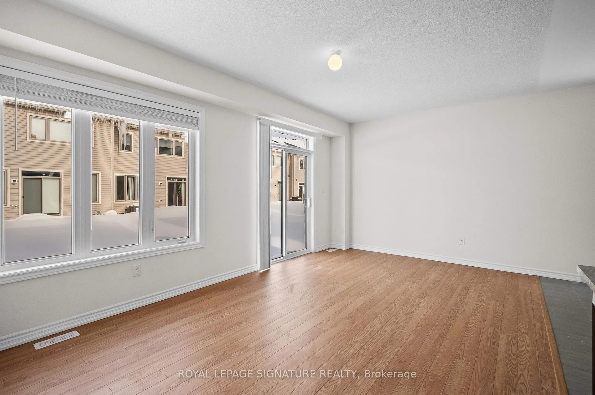 Photo 10 of 16 Hylton Drive, Barrie, Rural Barrie Southeast — HOMEH