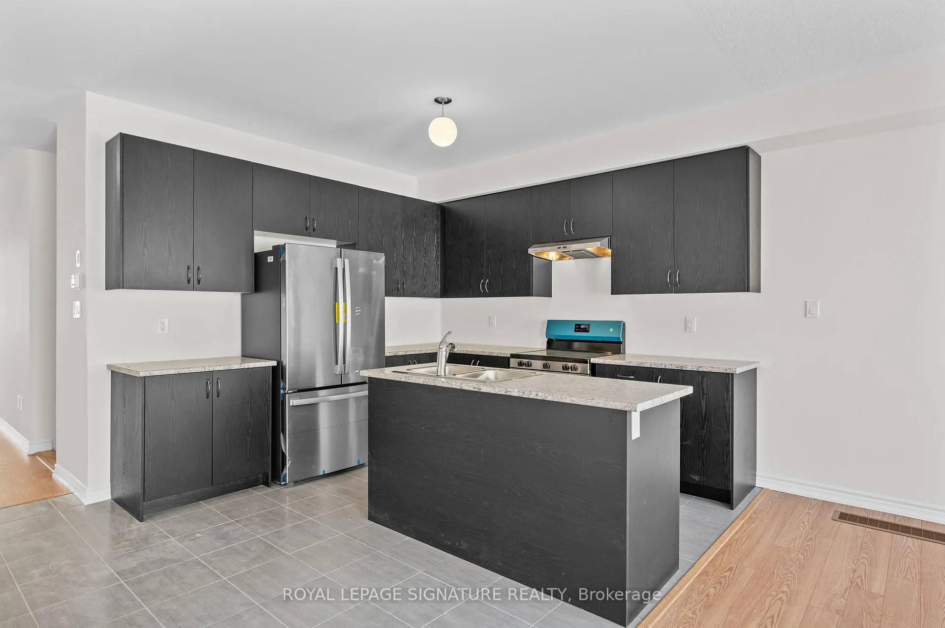 Photo 11 of 16 Hylton Drive, Barrie, Rural Barrie Southeast — HOMEH