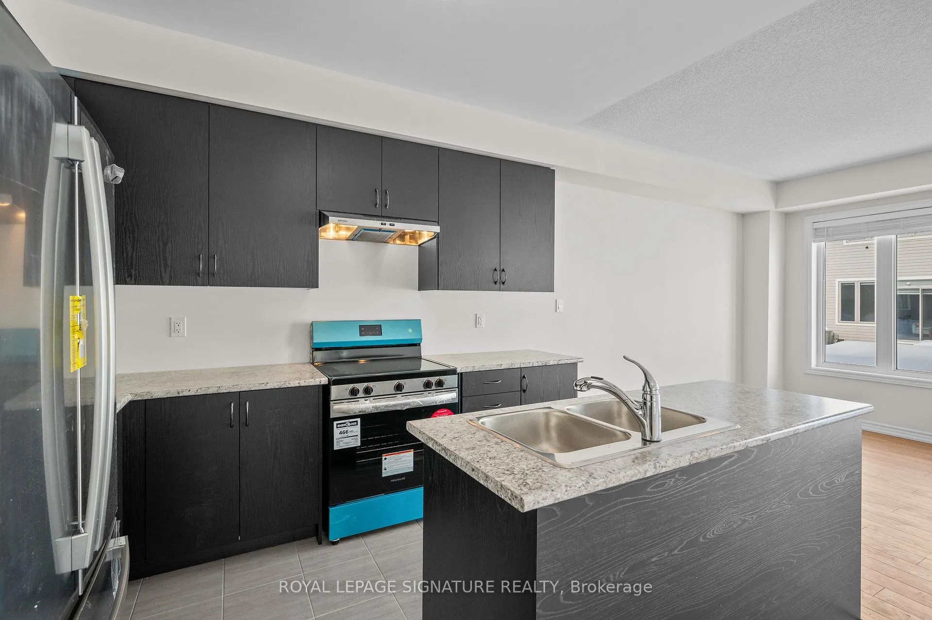 Photo 13 of 16 Hylton Drive, Barrie, Rural Barrie Southeast — HOMEH