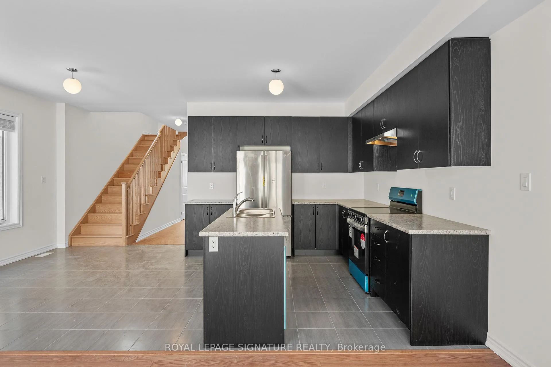 Photo 14 of 16 Hylton Drive, Barrie, Rural Barrie Southeast — HOMEH