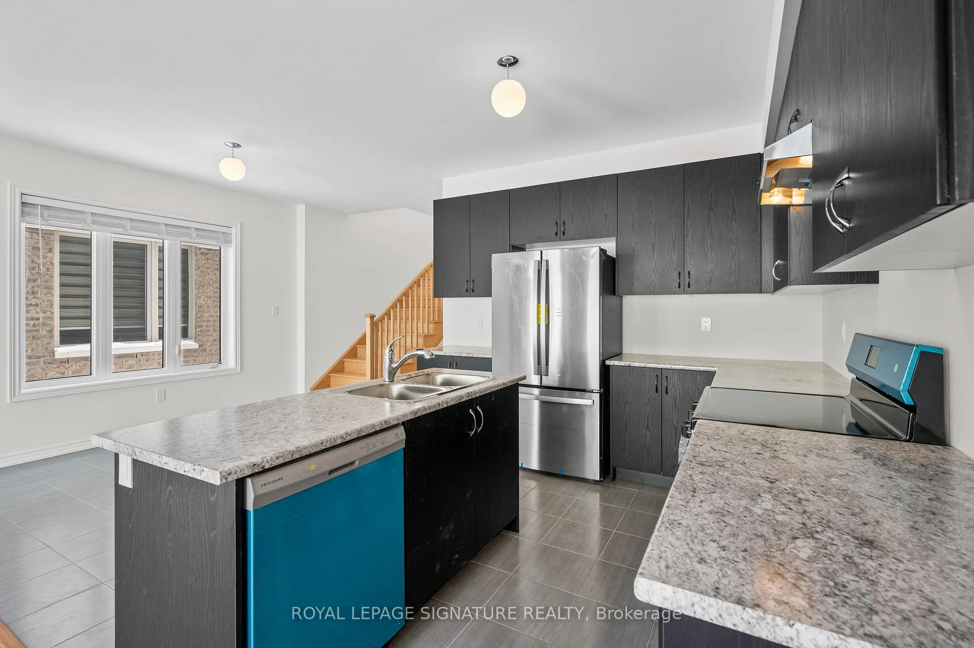Photo 15 of 16 Hylton Drive, Barrie, Rural Barrie Southeast — HOMEH