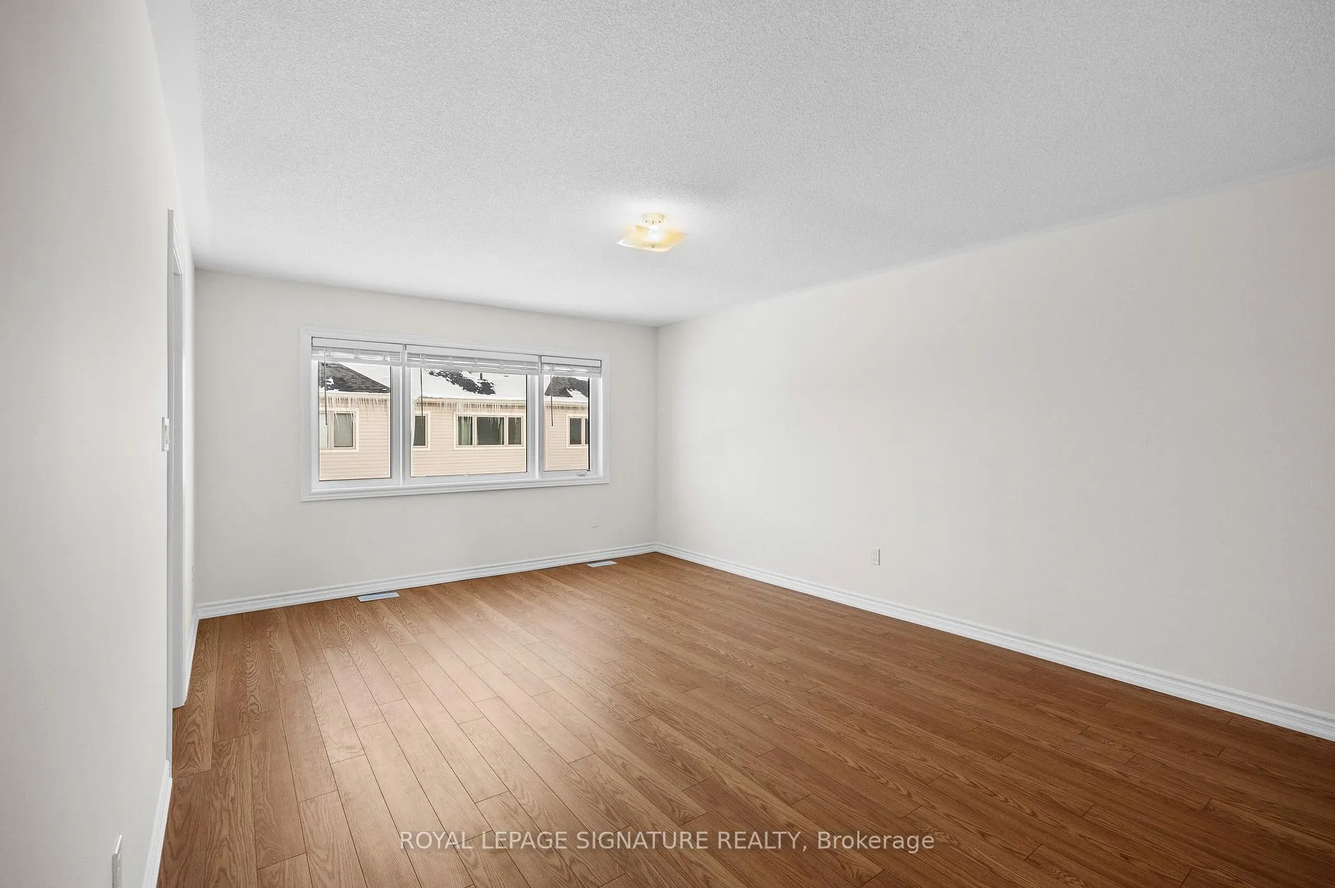 Photo 21 of 16 Hylton Drive, Barrie, Rural Barrie Southeast — HOMEH
