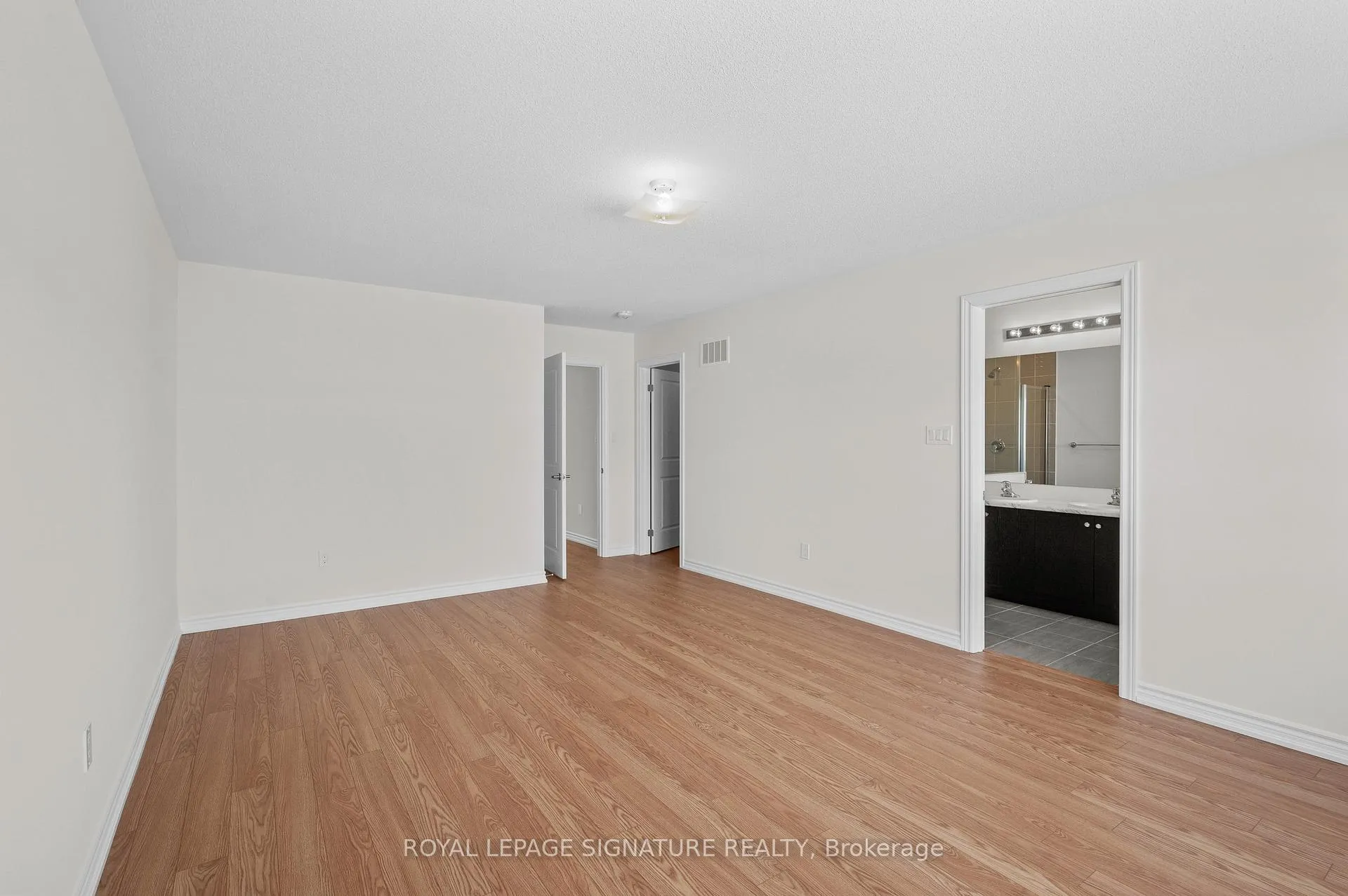 Photo 23 of 16 Hylton Drive, Barrie, Rural Barrie Southeast — HOMEH
