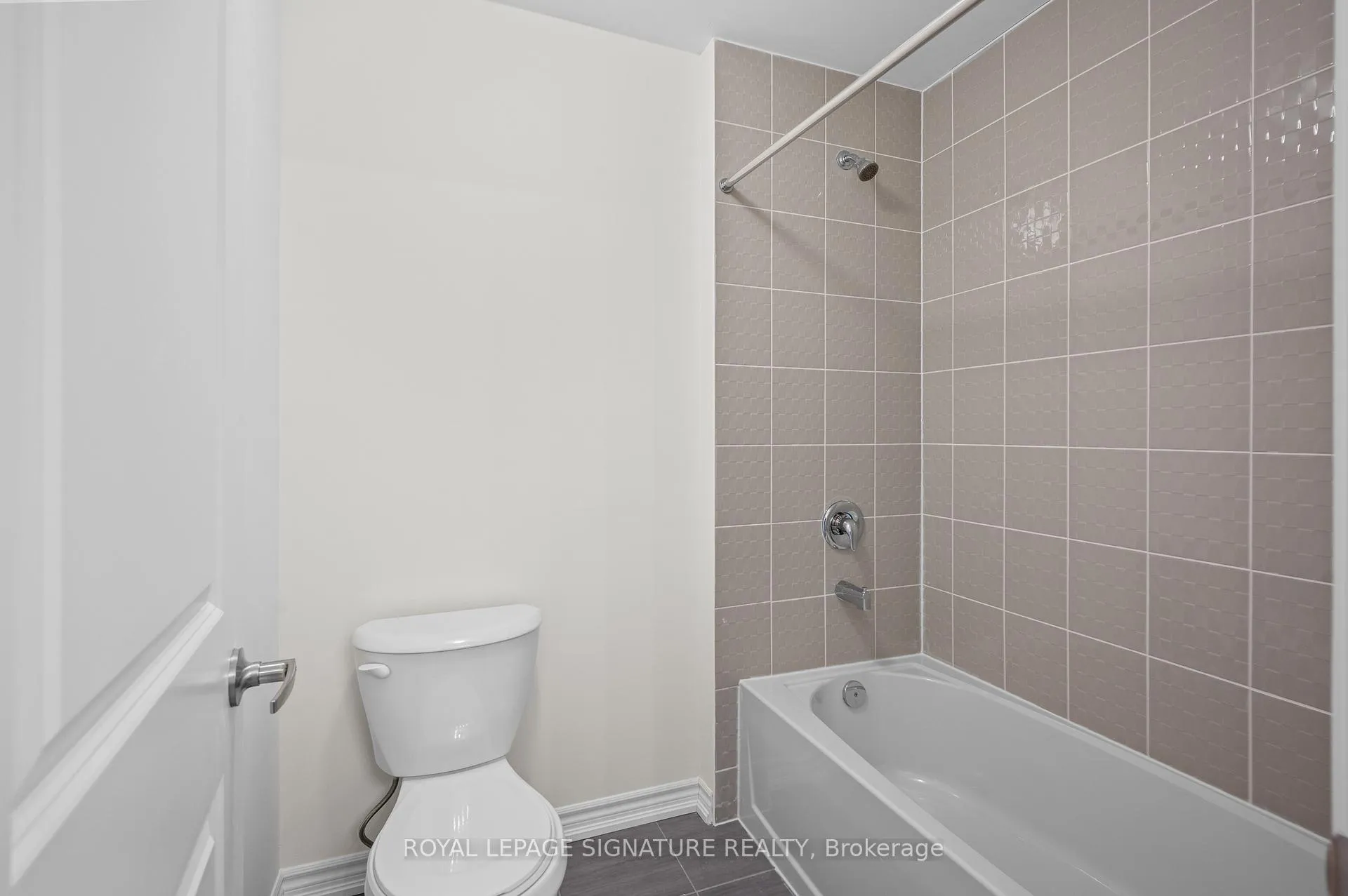 Photo 34 of 16 Hylton Drive, Barrie, Rural Barrie Southeast — HOMEH