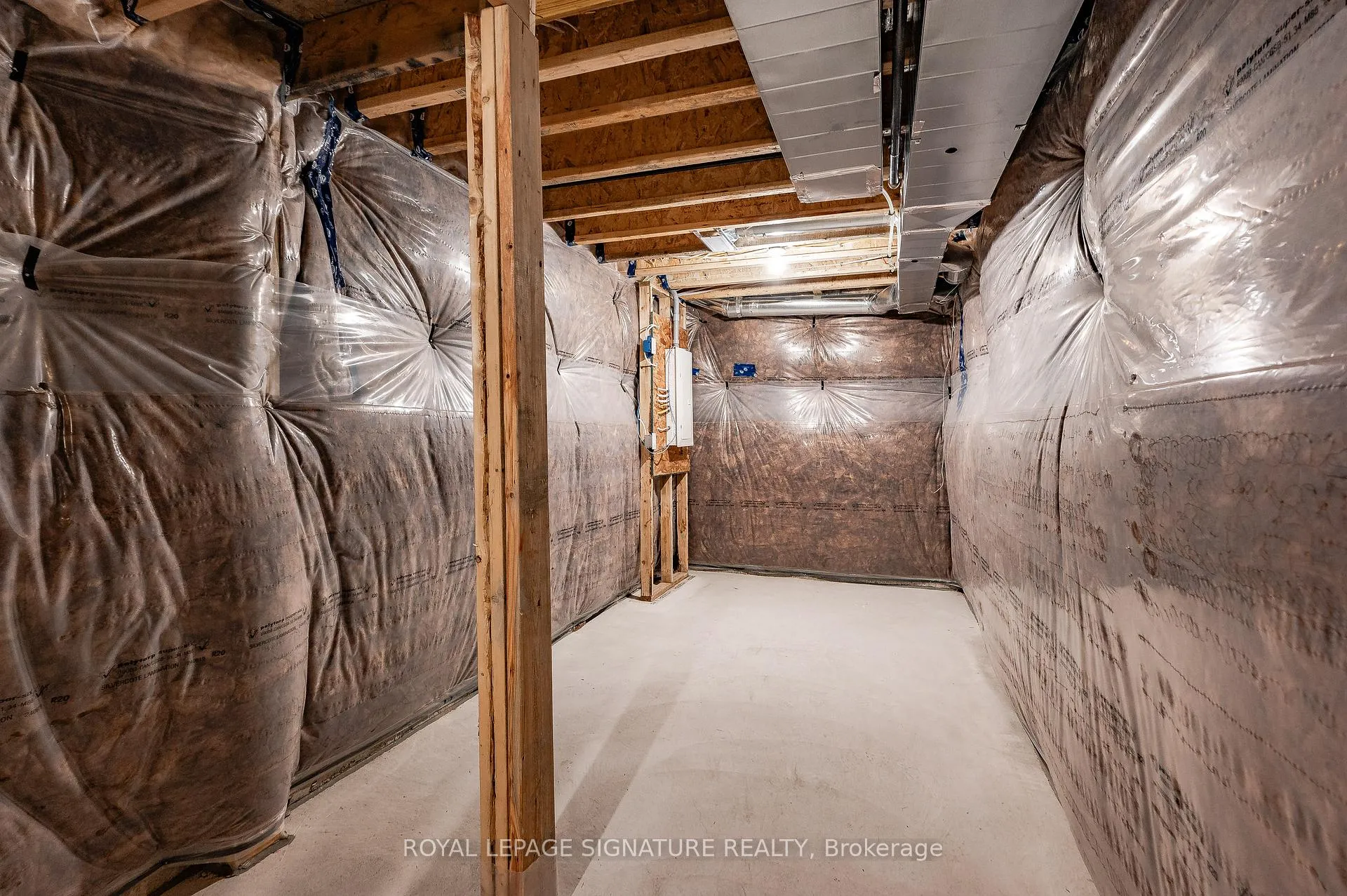 Photo 38 of 16 Hylton Drive, Barrie, Rural Barrie Southeast — HOMEH
