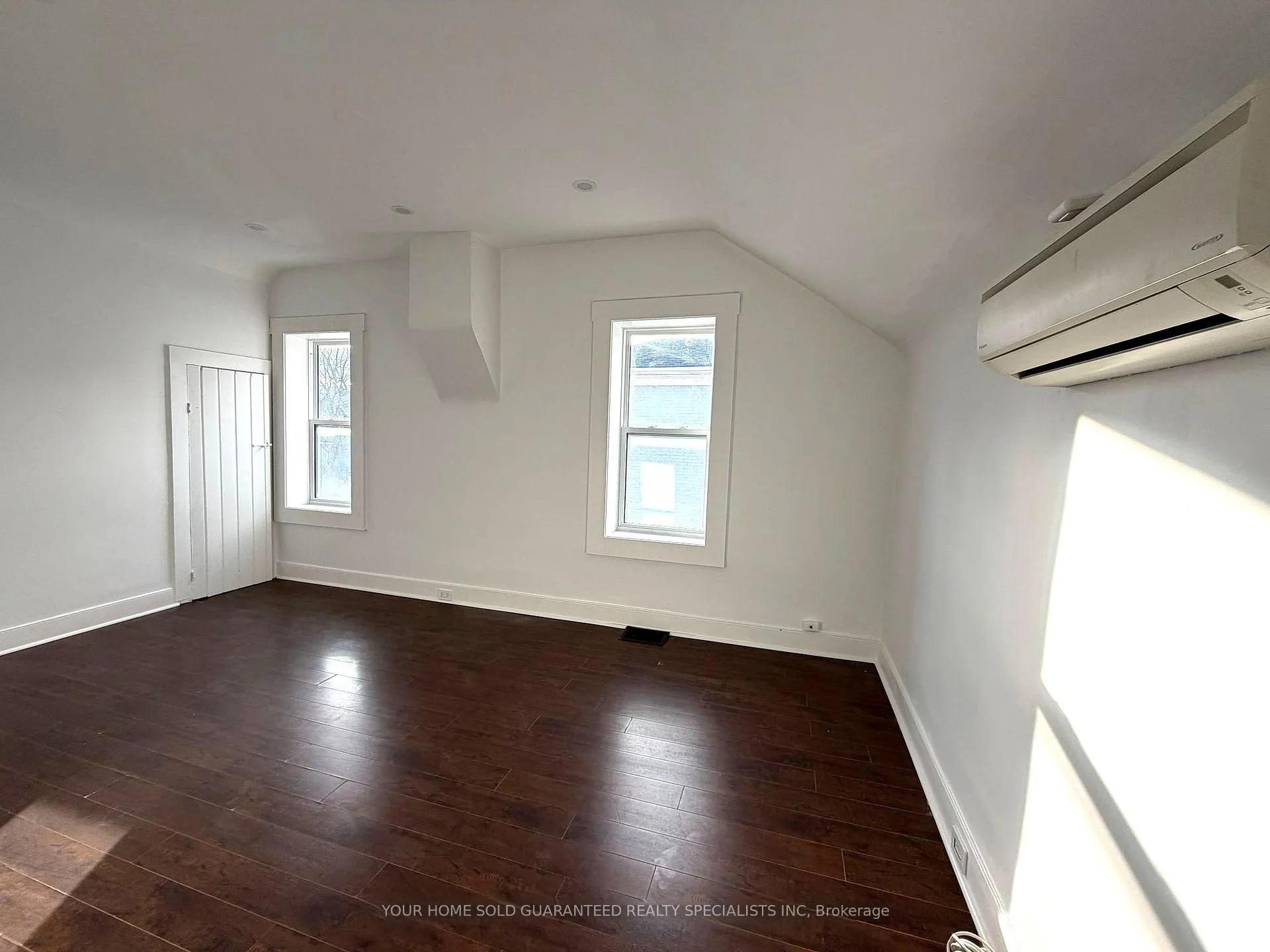 Photo 5 of Unit 2, 98 Wellington Street E, Aurora, Aurora Village — HOMEH