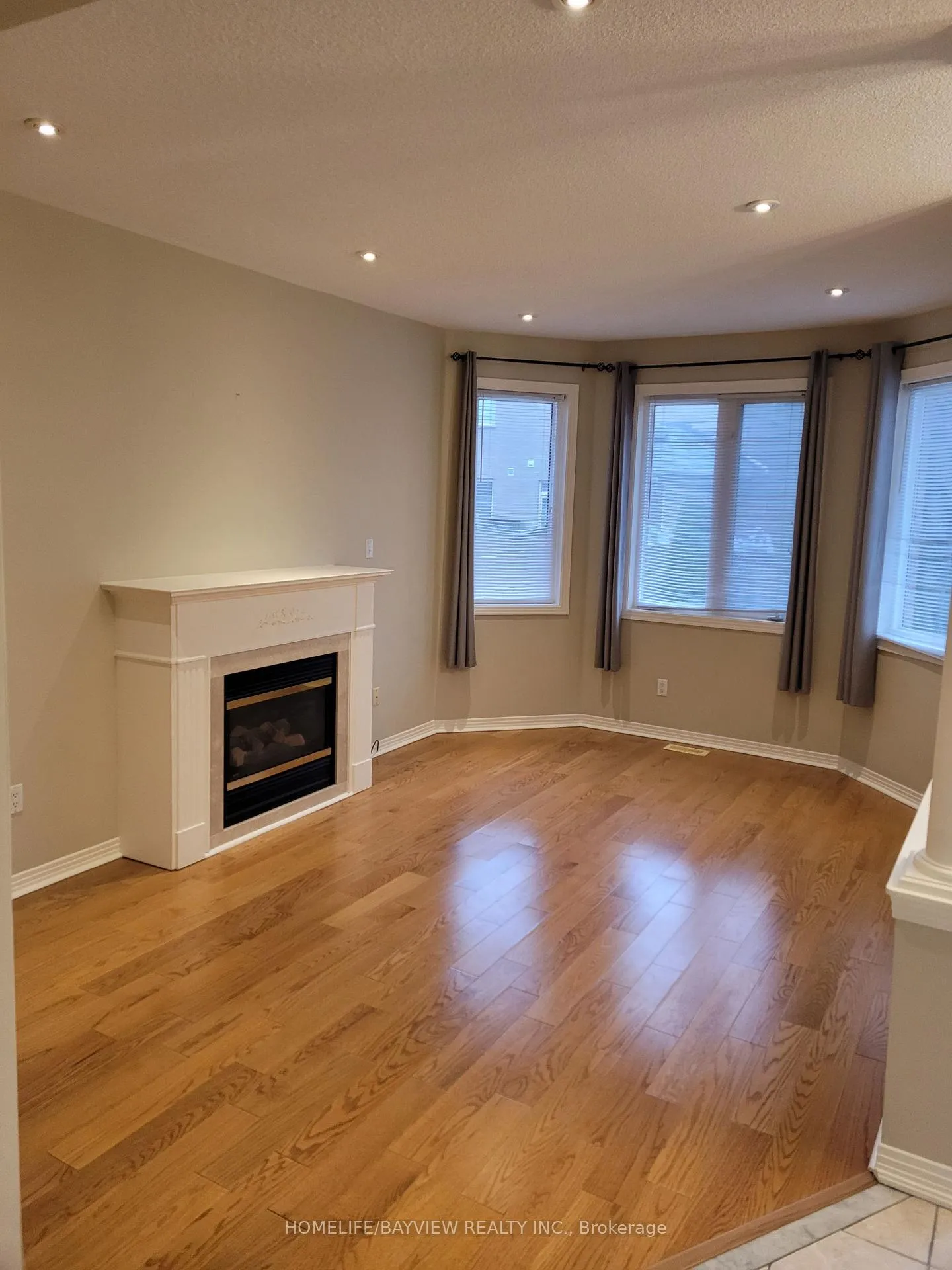 Photo 2 of 23 Whitford Road, Markham, Cachet — HOMEH