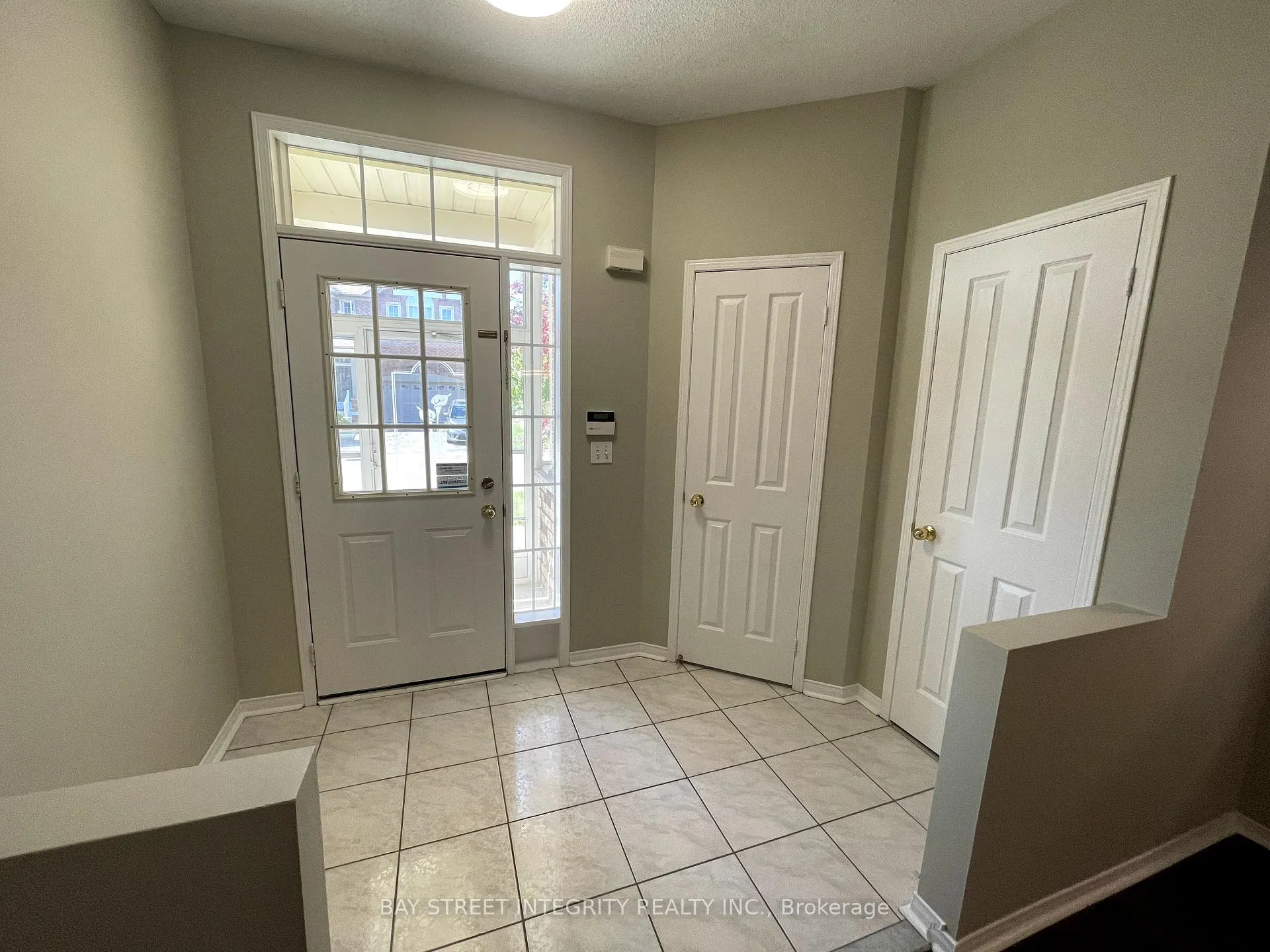 Photo 2 of 111 Madison Heights Boulevard, Markham, Berczy — HOMEH