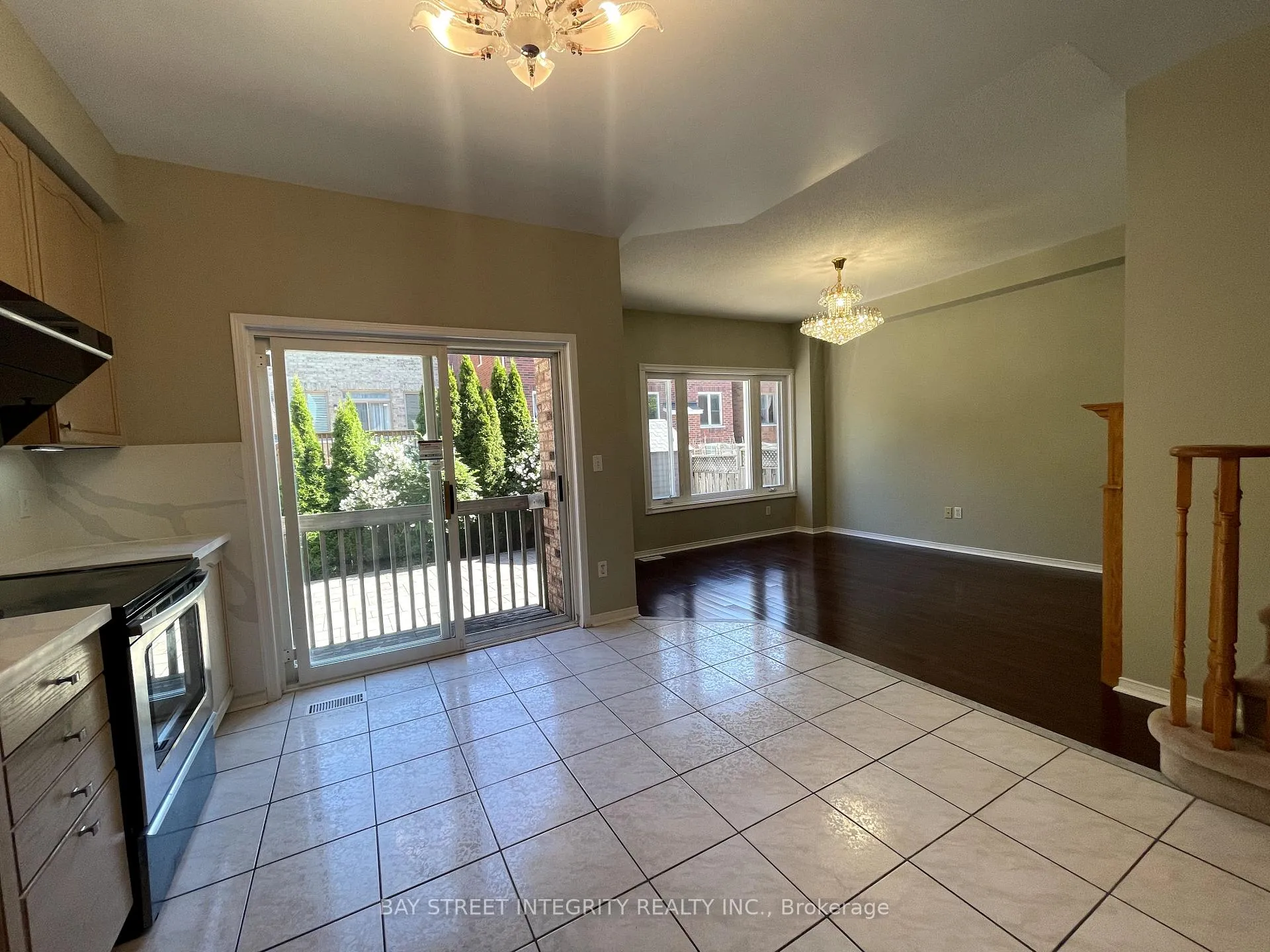 Photo 6 of 111 Madison Heights Boulevard, Markham, Berczy — HOMEH