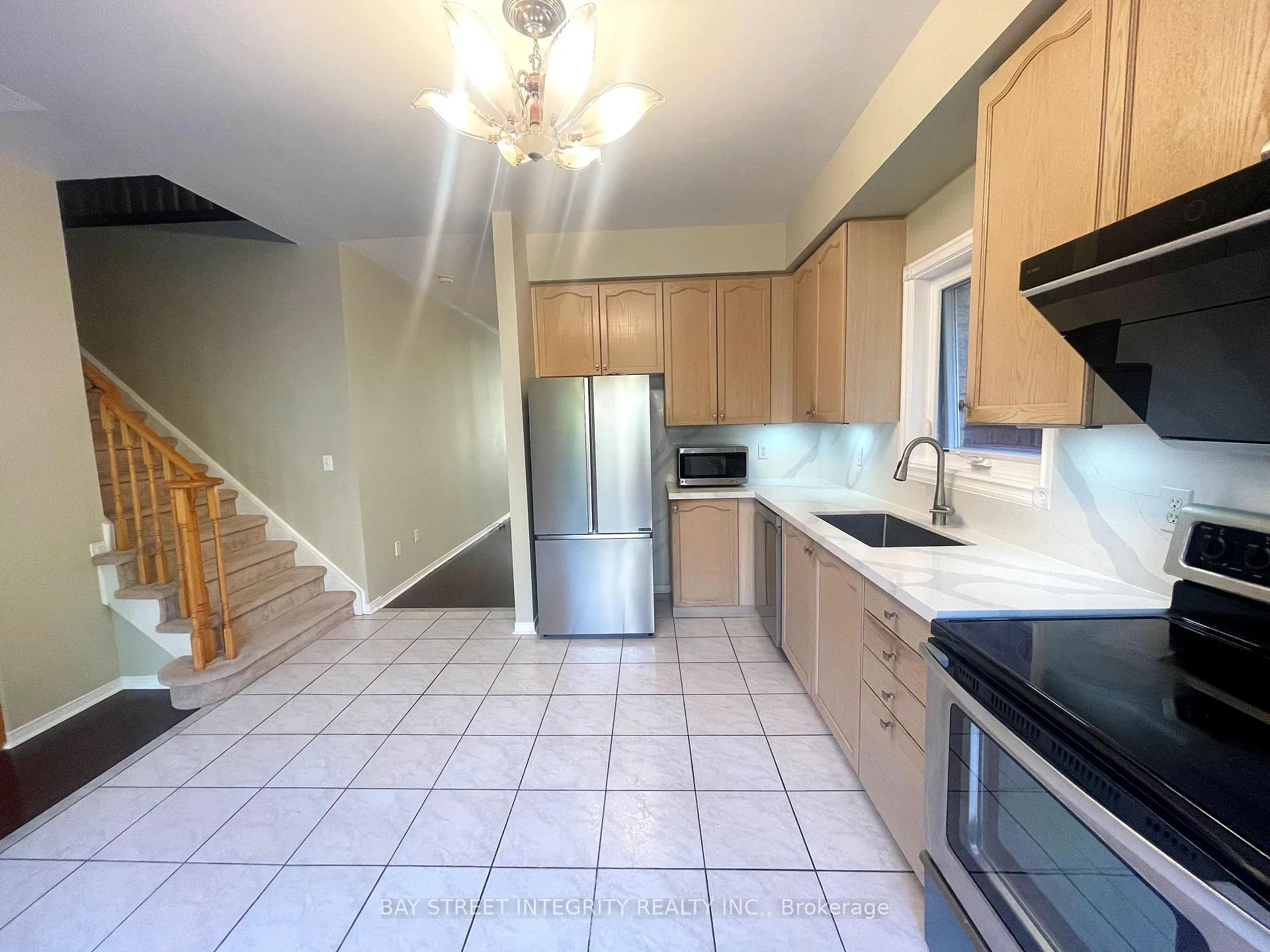 Photo 7 of 111 Madison Heights Boulevard, Markham, Berczy — HOMEH