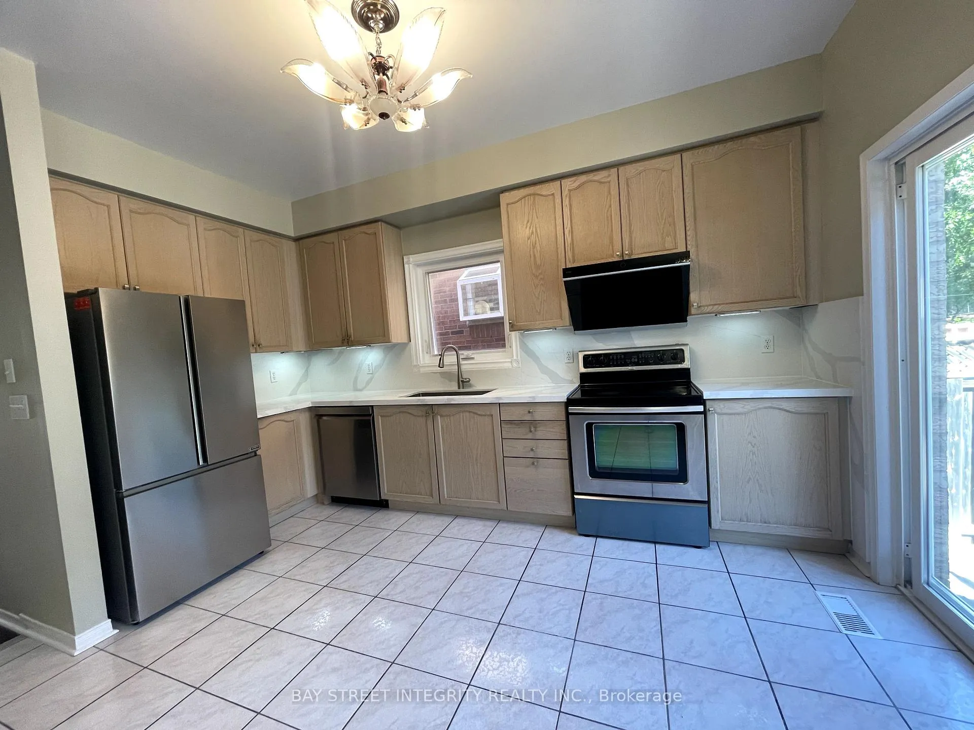 Photo 8 of 111 Madison Heights Boulevard, Markham, Berczy — HOMEH