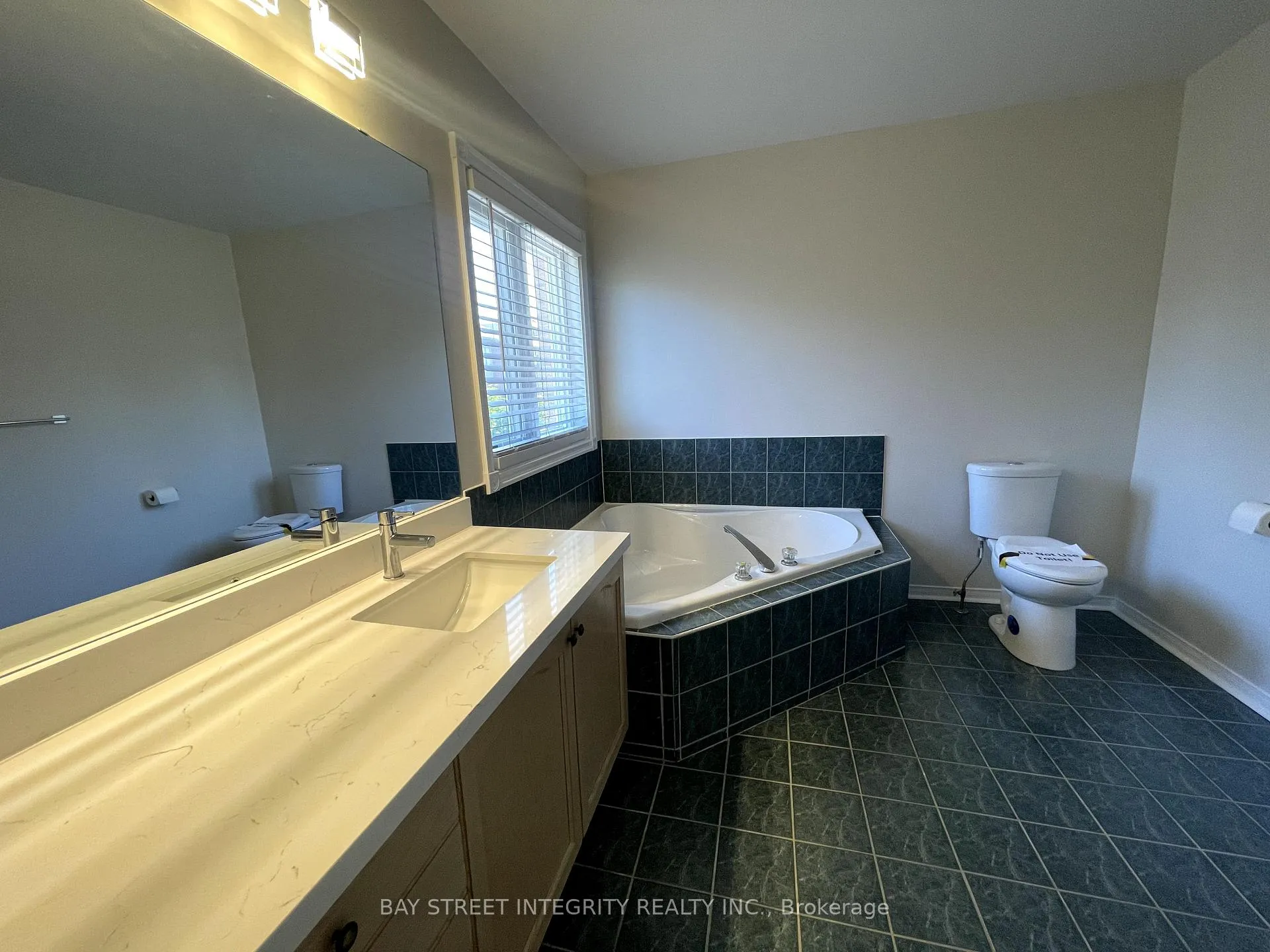 Photo 12 of 111 Madison Heights Boulevard, Markham, Berczy — HOMEH