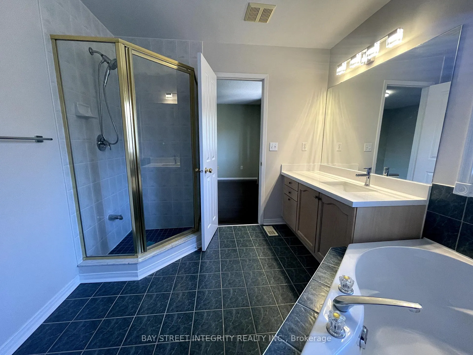 Photo 13 of 111 Madison Heights Boulevard, Markham, Berczy — HOMEH