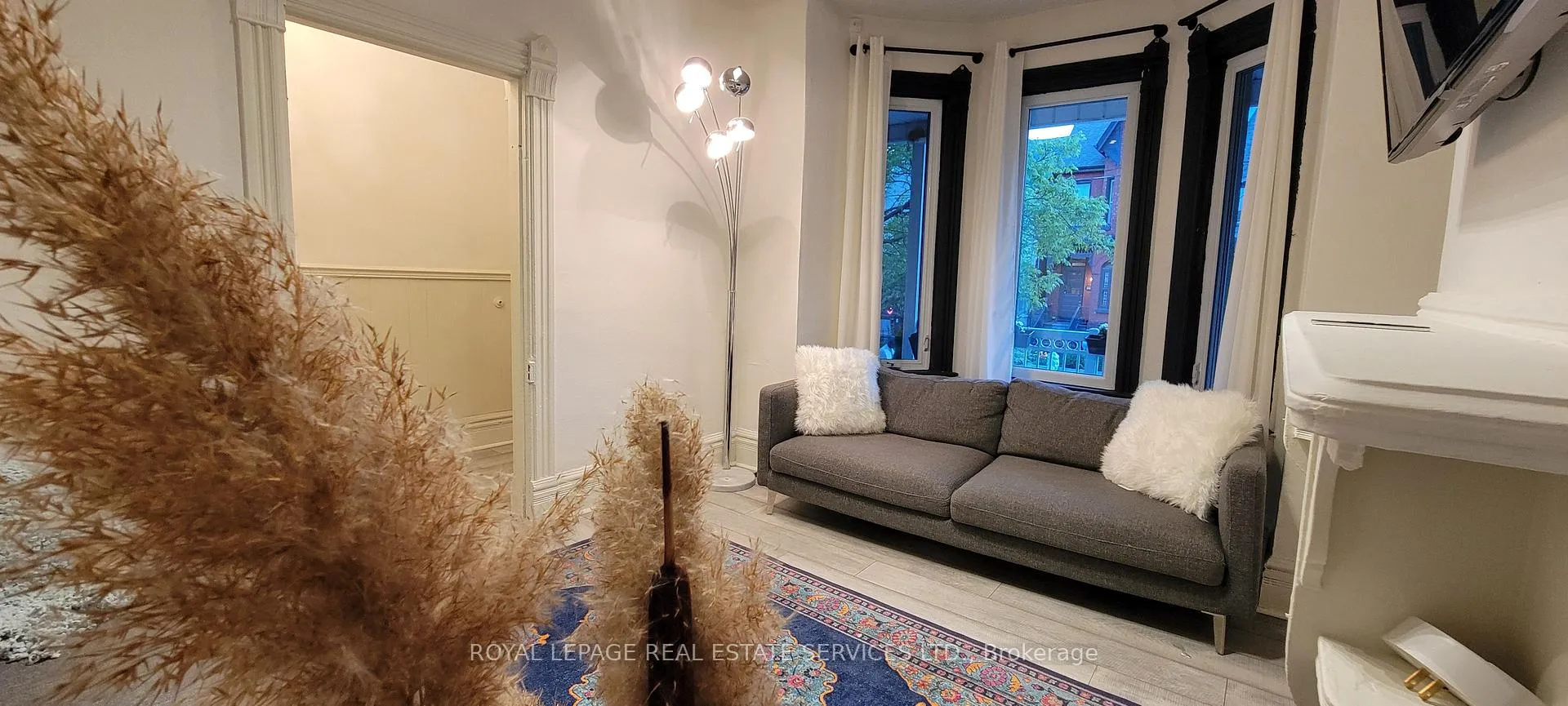 Photo 3 of 75 Montrose Avenue, Toronto, Trinity-Bellwoods — HOMEH