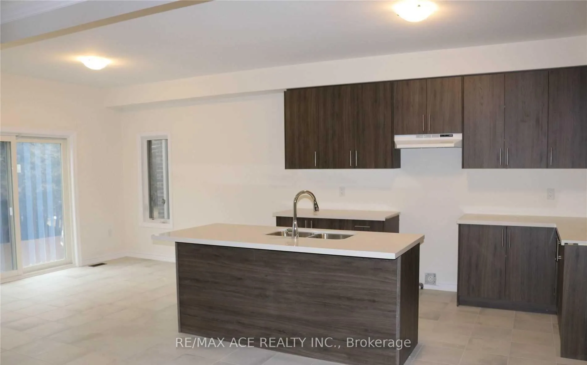 Photo 5 of 316 Fleetwood Drive, Oshawa, Eastdale — HOMEH