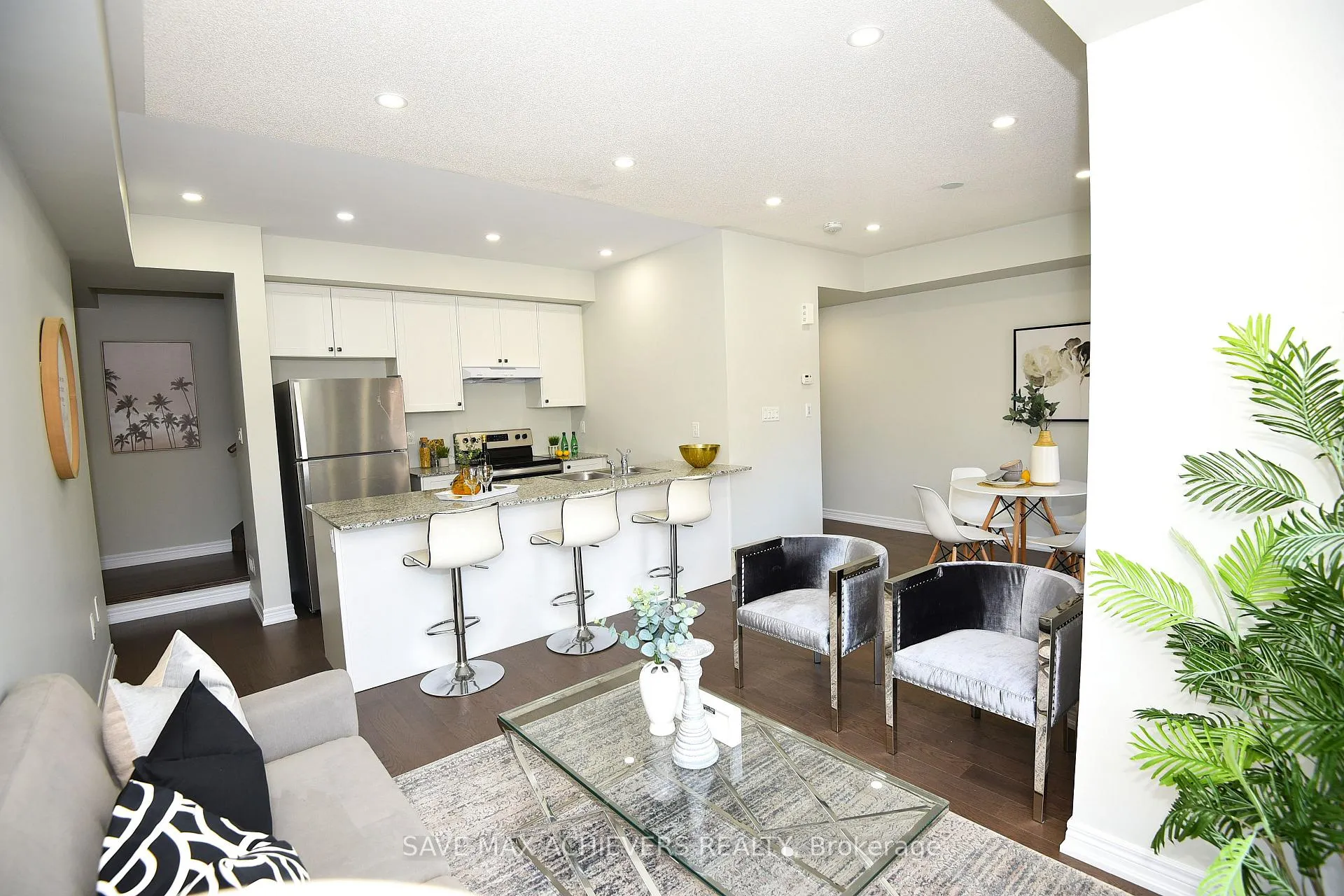 Photo 10 of 440 Salem Road S, Ajax, South East — HOMEH