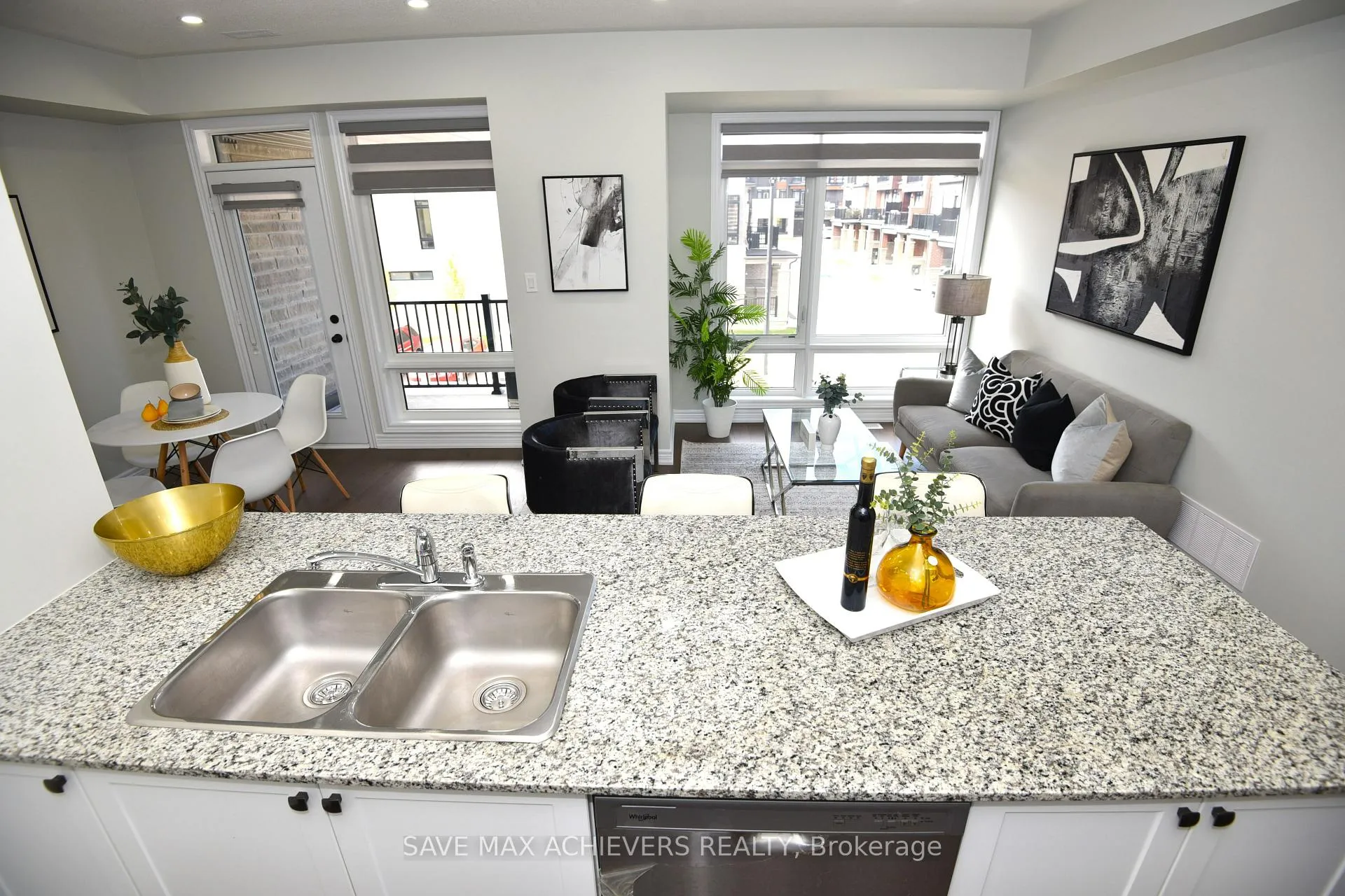 Photo 15 of 440 Salem Road S, Ajax, South East — HOMEH