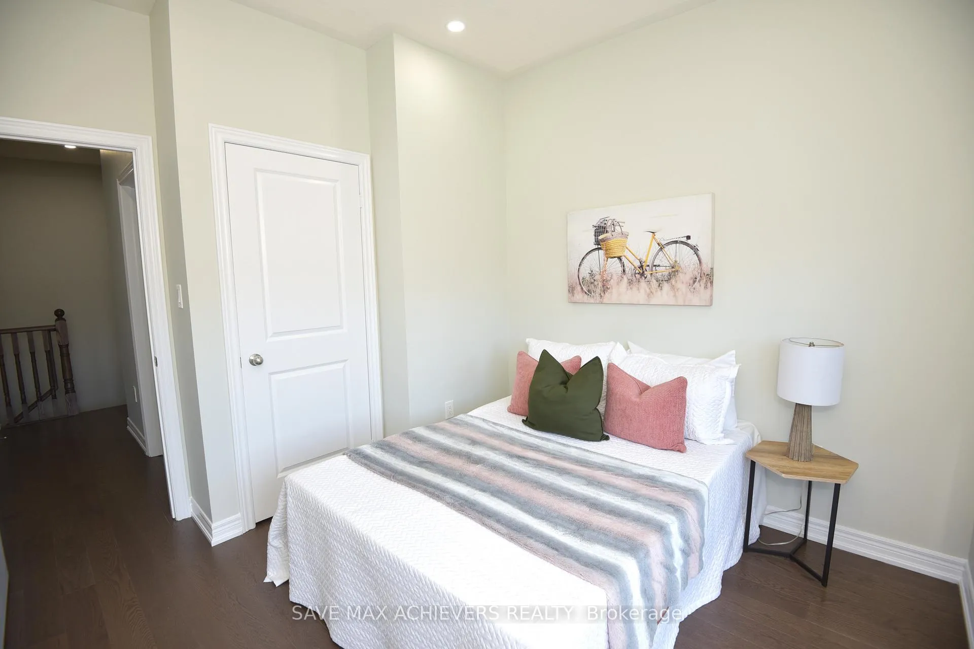 Photo 35 of 440 Salem Road S, Ajax, South East — HOMEH