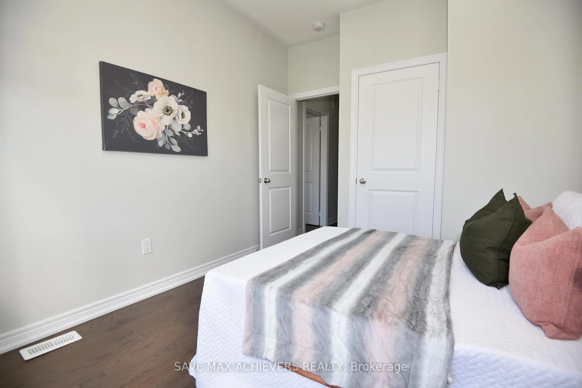 Photo 40 of 440 Salem Road S, Ajax, South East — HOMEH