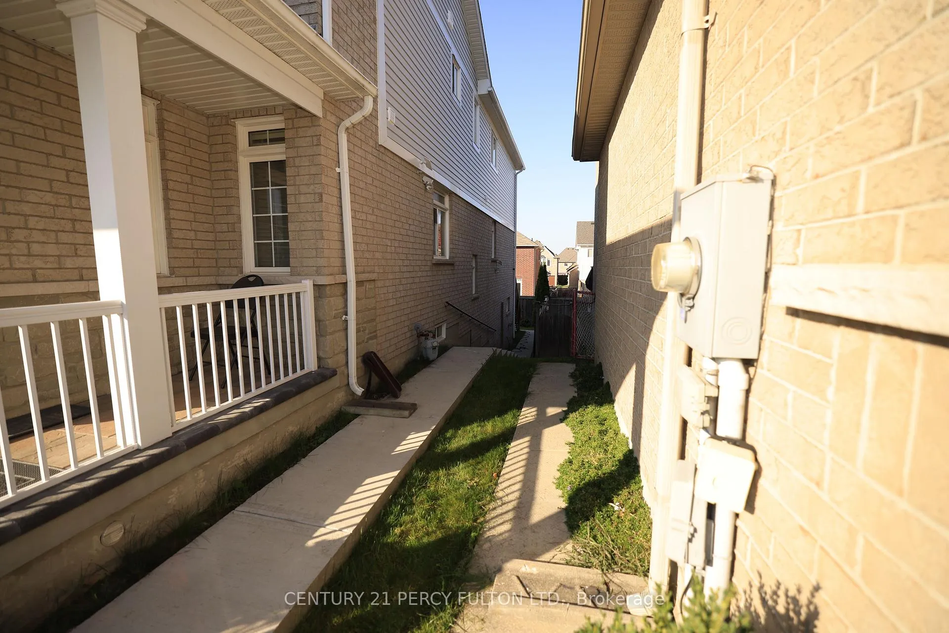 Photo 2 of 122A Winchester Terrace, Barrie, Innis-Shore — HOMEH