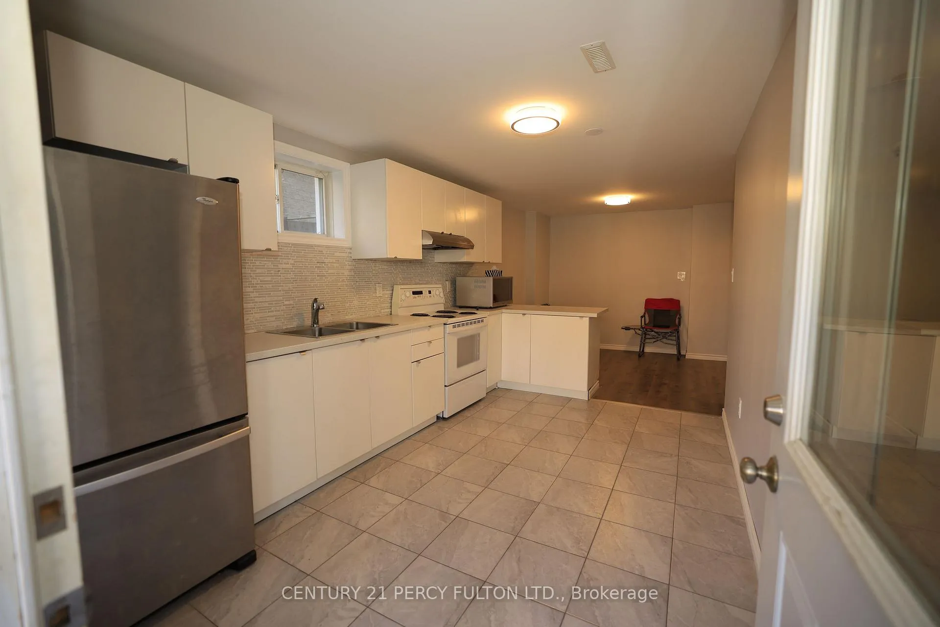 Photo 5 of 122A Winchester Terrace, Barrie, Innis-Shore — HOMEH