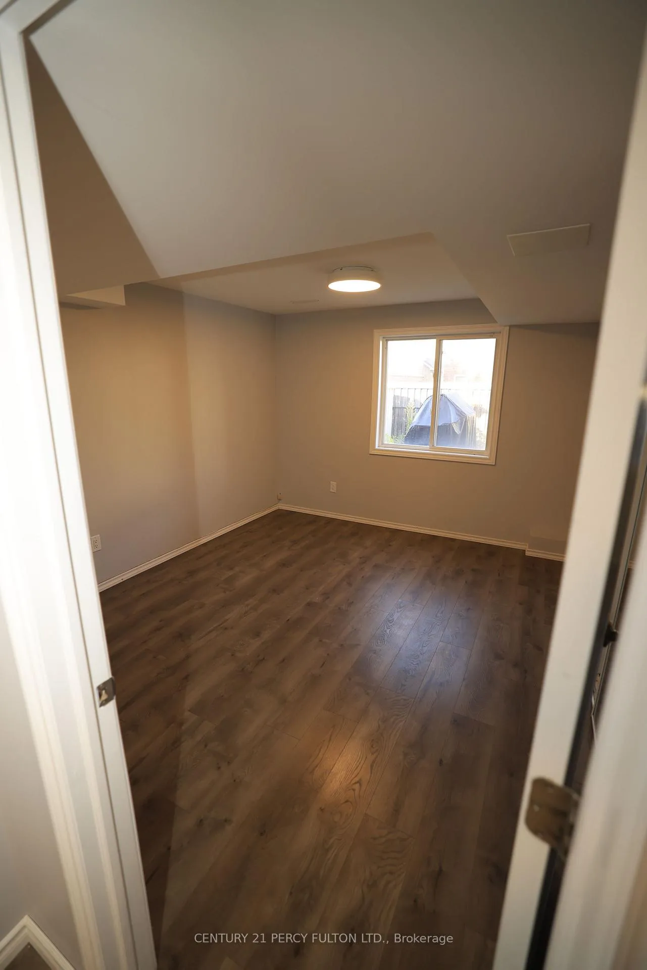 Photo 6 of 122A Winchester Terrace, Barrie, Innis-Shore — HOMEH