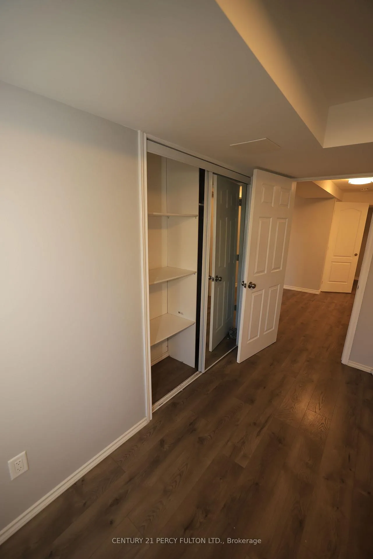 Photo 7 of 122A Winchester Terrace, Barrie, Innis-Shore — HOMEH