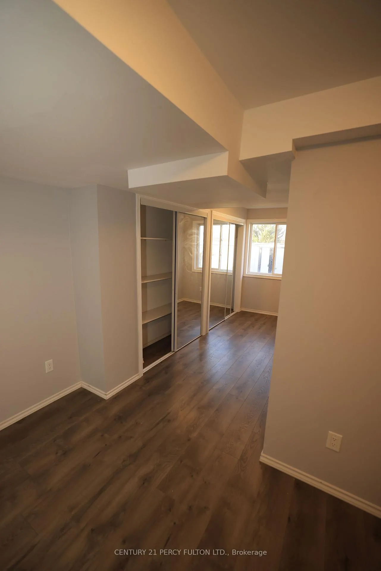 Photo 9 of 122A Winchester Terrace, Barrie, Innis-Shore — HOMEH