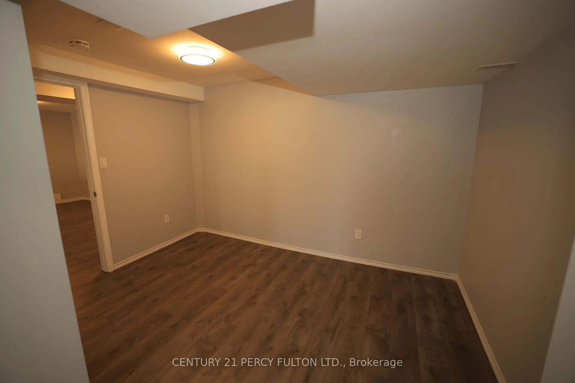 Photo 11 of 122A Winchester Terrace, Barrie, Innis-Shore — HOMEH