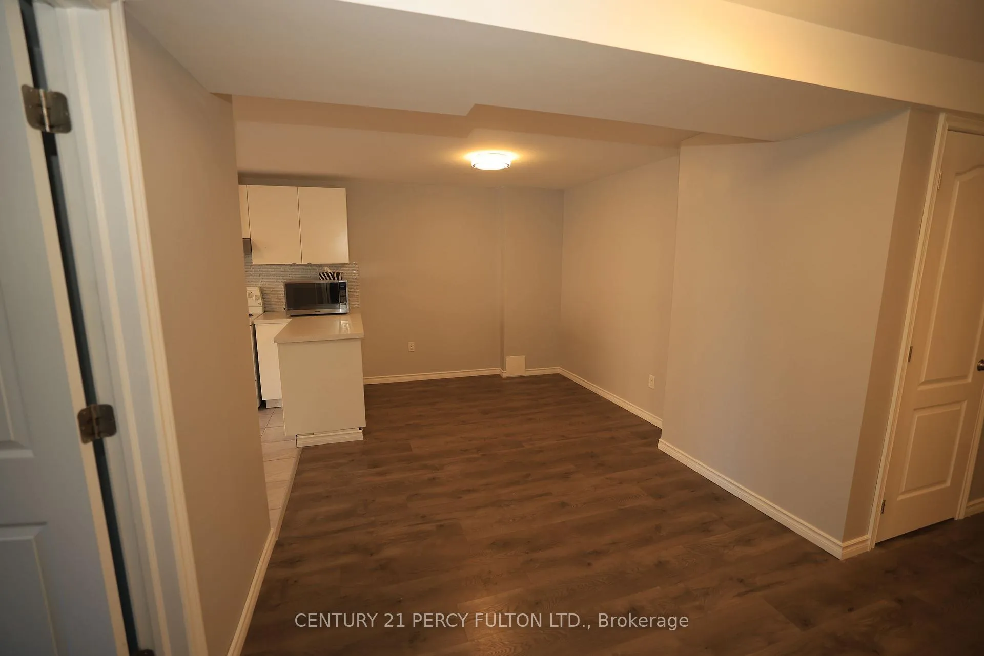 Photo 13 of 122A Winchester Terrace, Barrie, Innis-Shore — HOMEH
