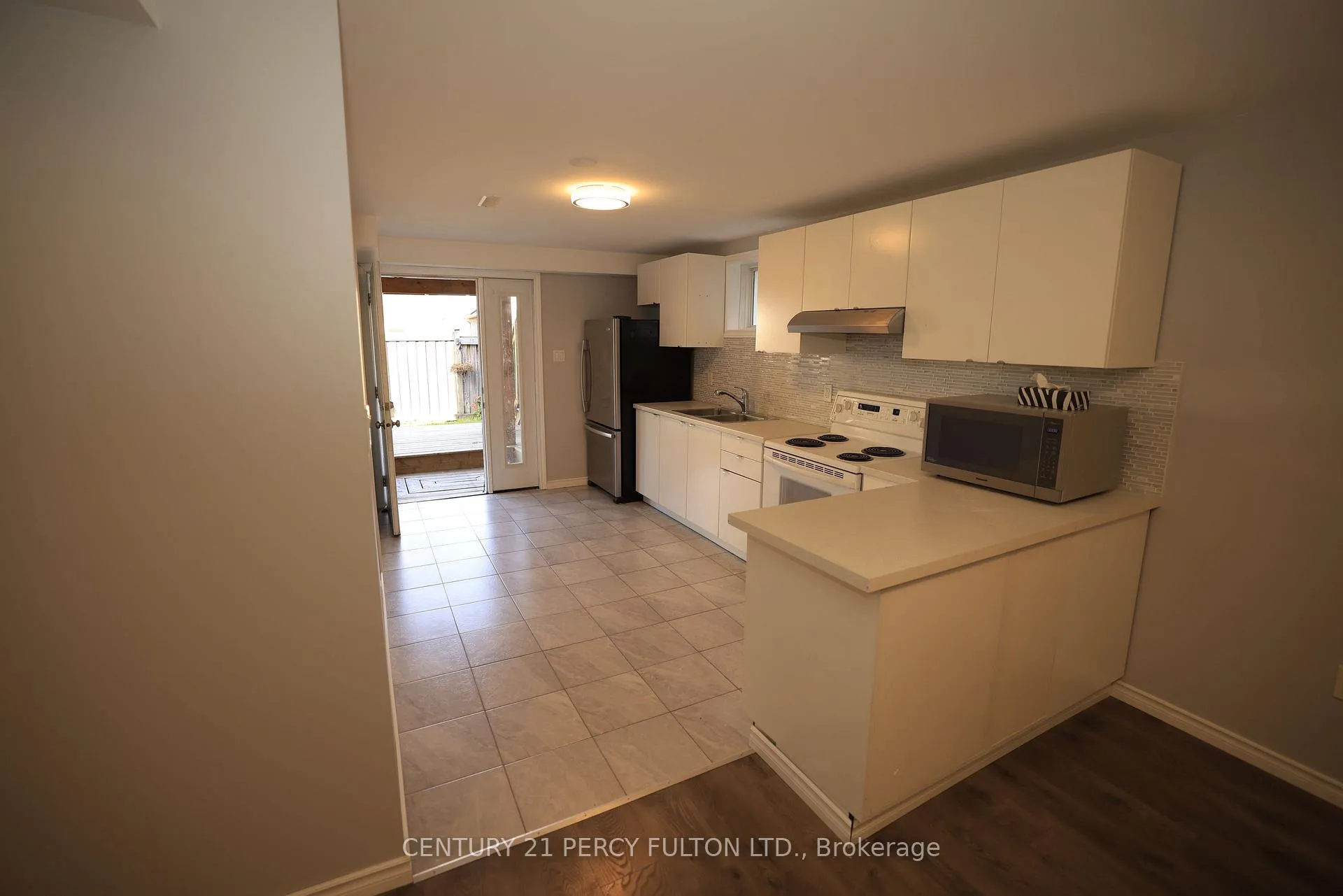 Photo 14 of 122A Winchester Terrace, Barrie, Innis-Shore — HOMEH