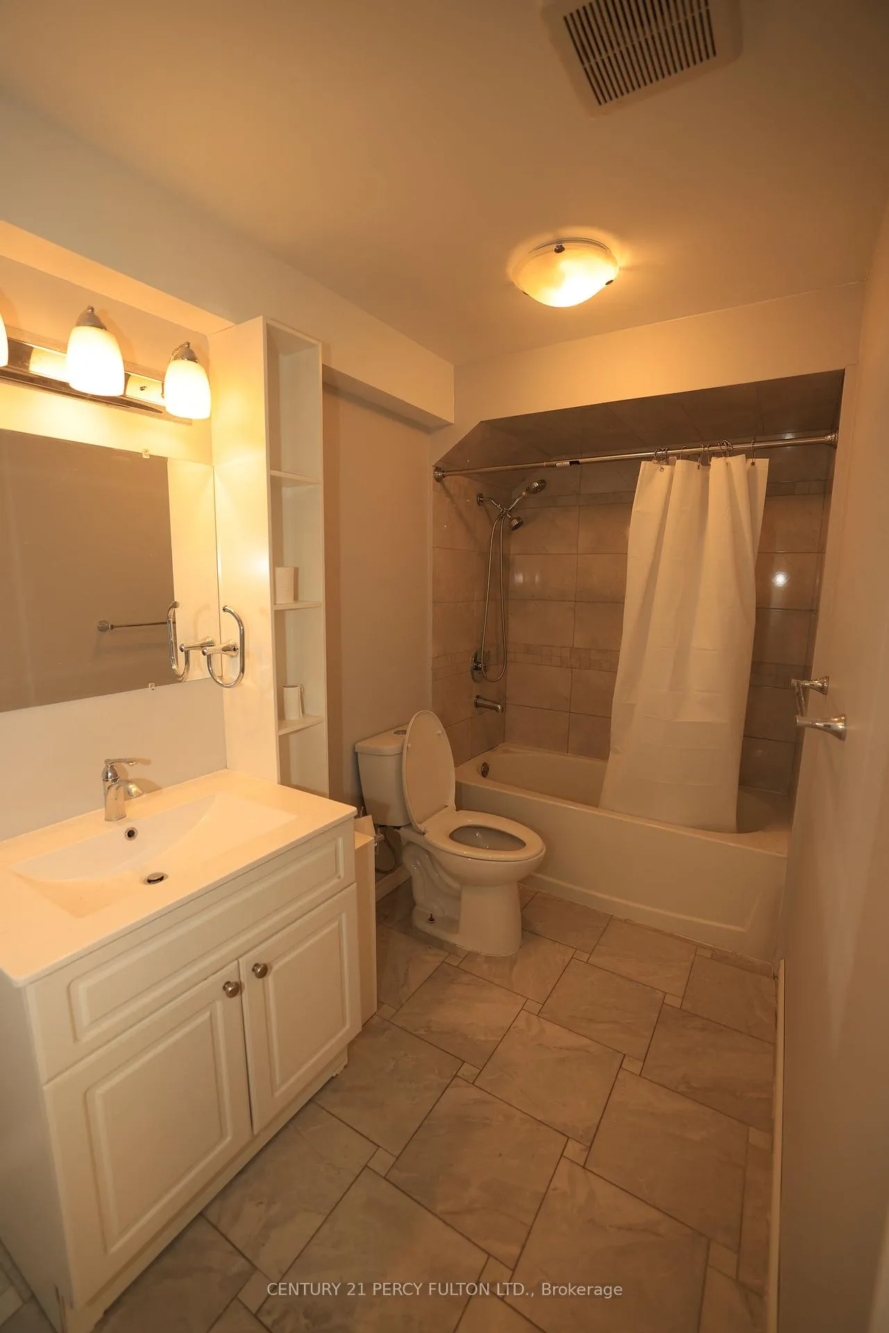 Photo 15 of 122A Winchester Terrace, Barrie, Innis-Shore — HOMEH