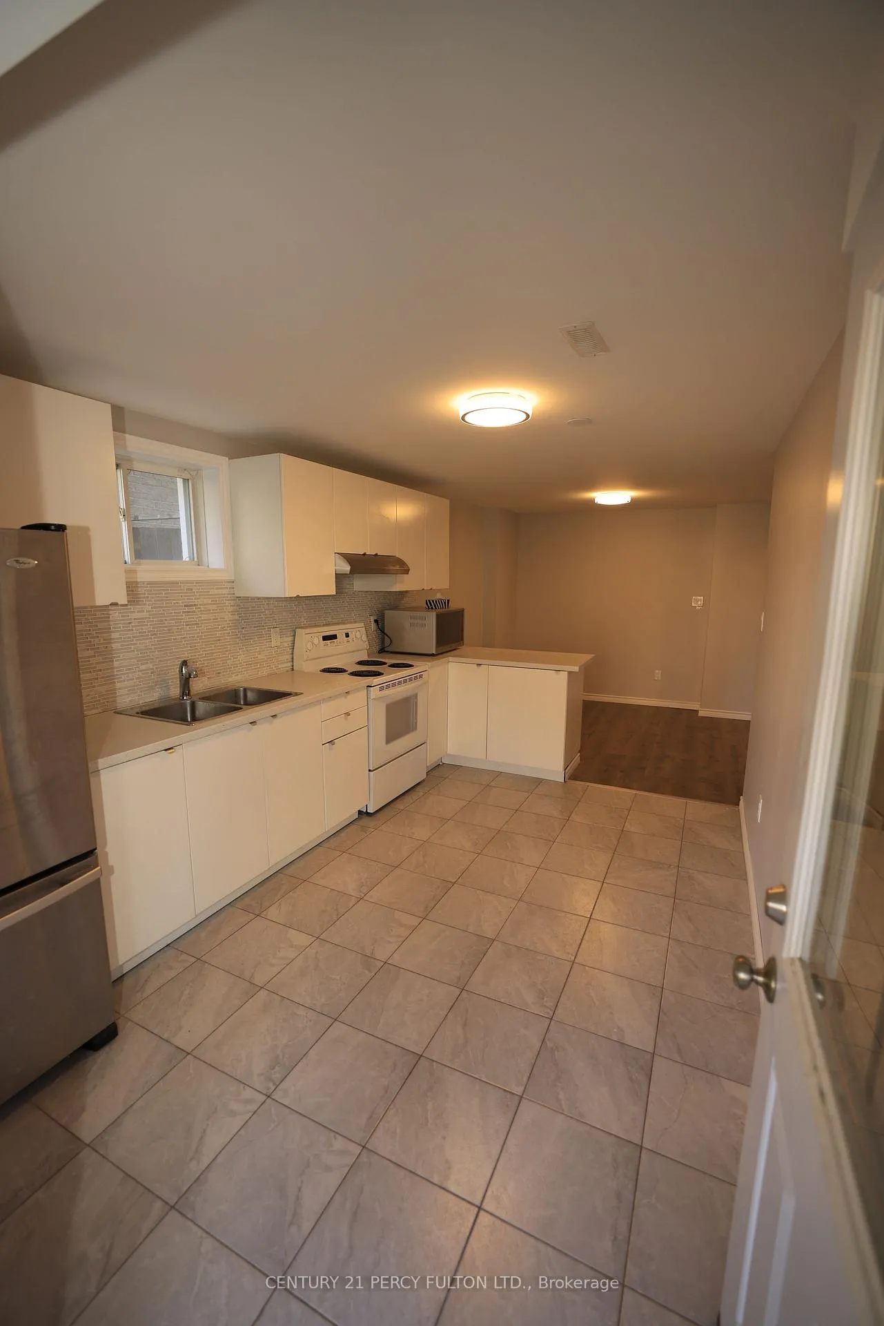 Photo 17 of 122A Winchester Terrace, Barrie, Innis-Shore — HOMEH