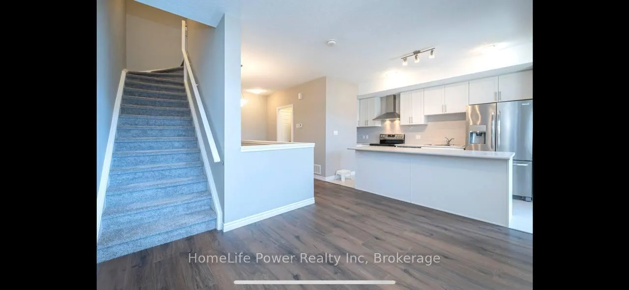 Photo 4 of 10 Wheat Lane, Kitchener — HOMEH