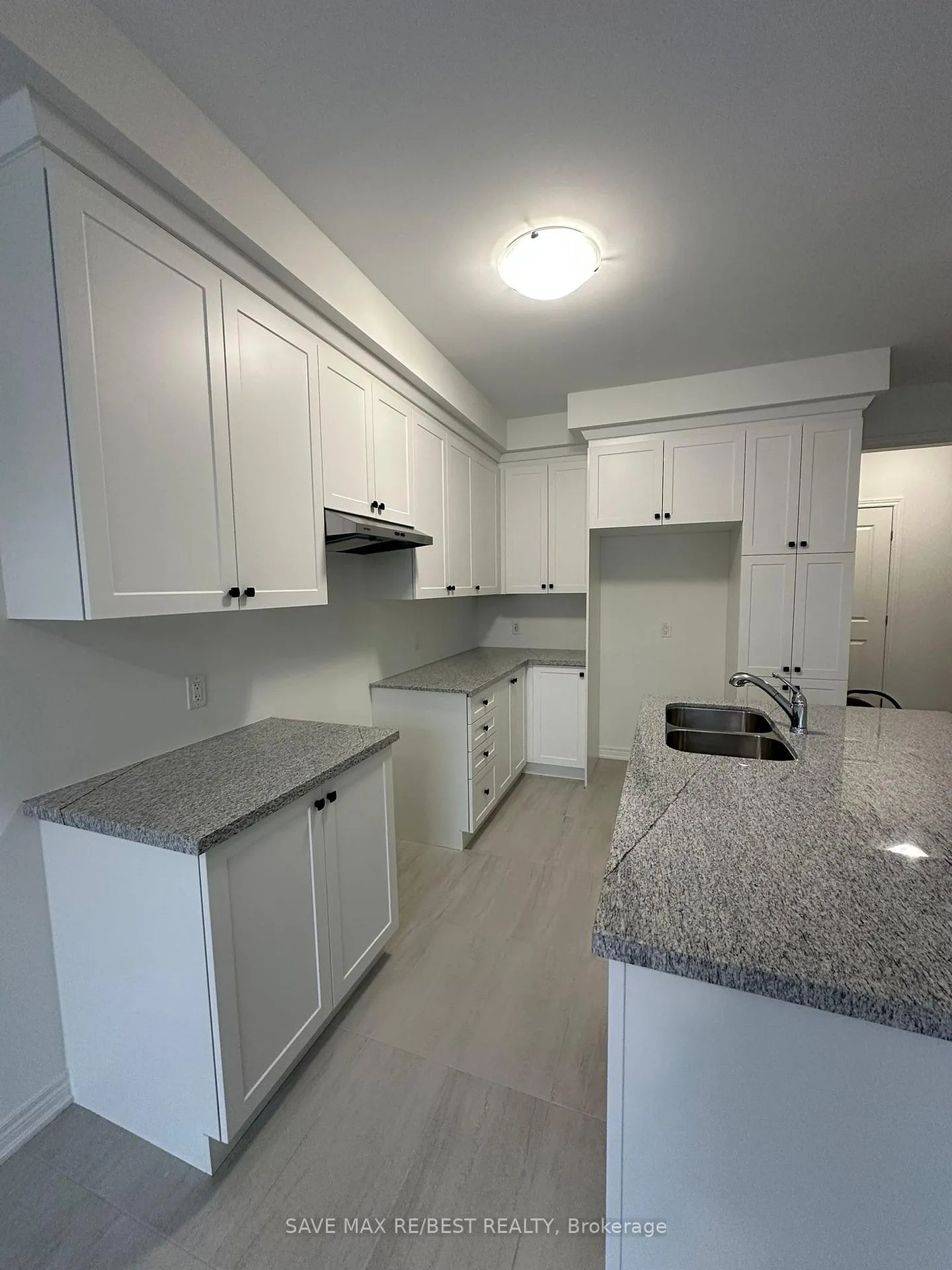 Photo 4 of 27 Shawbridge Court, Hamilton, Stoney Creek Mountain — HOMEH